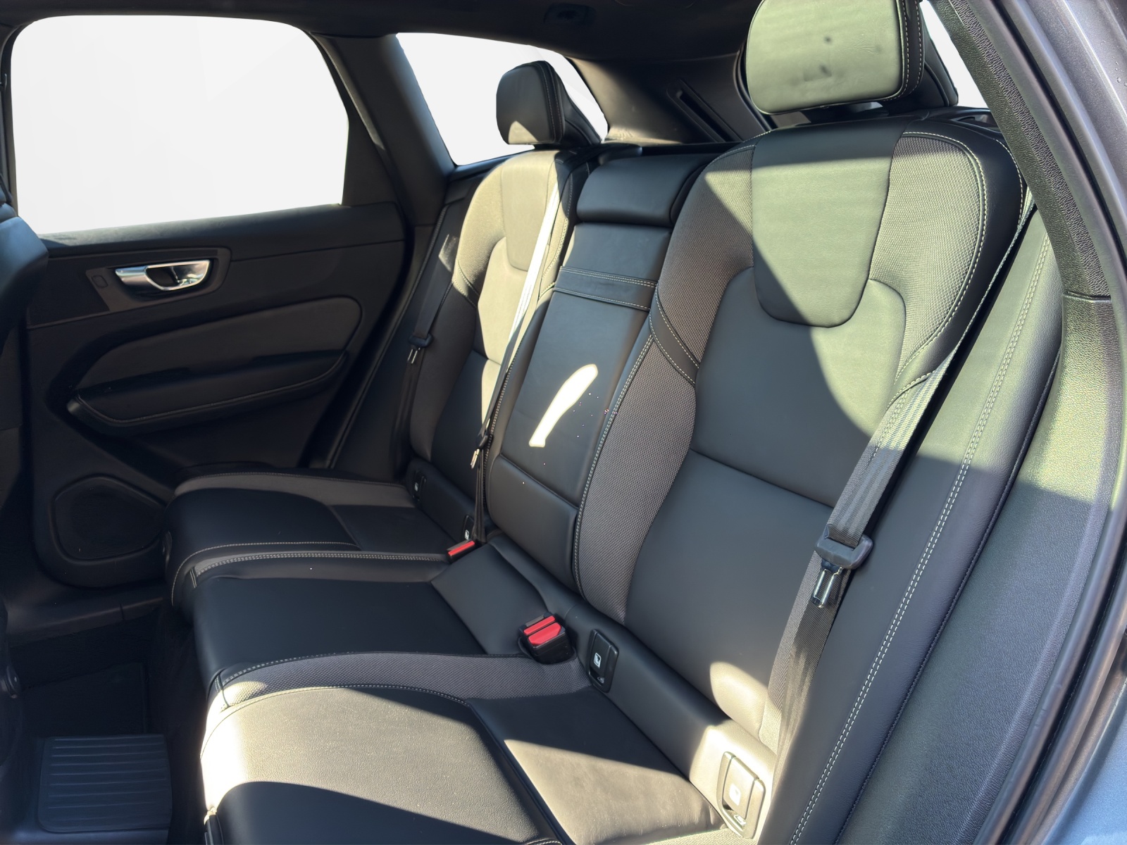 VOLVO XC60 2.0 T6 TE R-Design eAWD-image-13