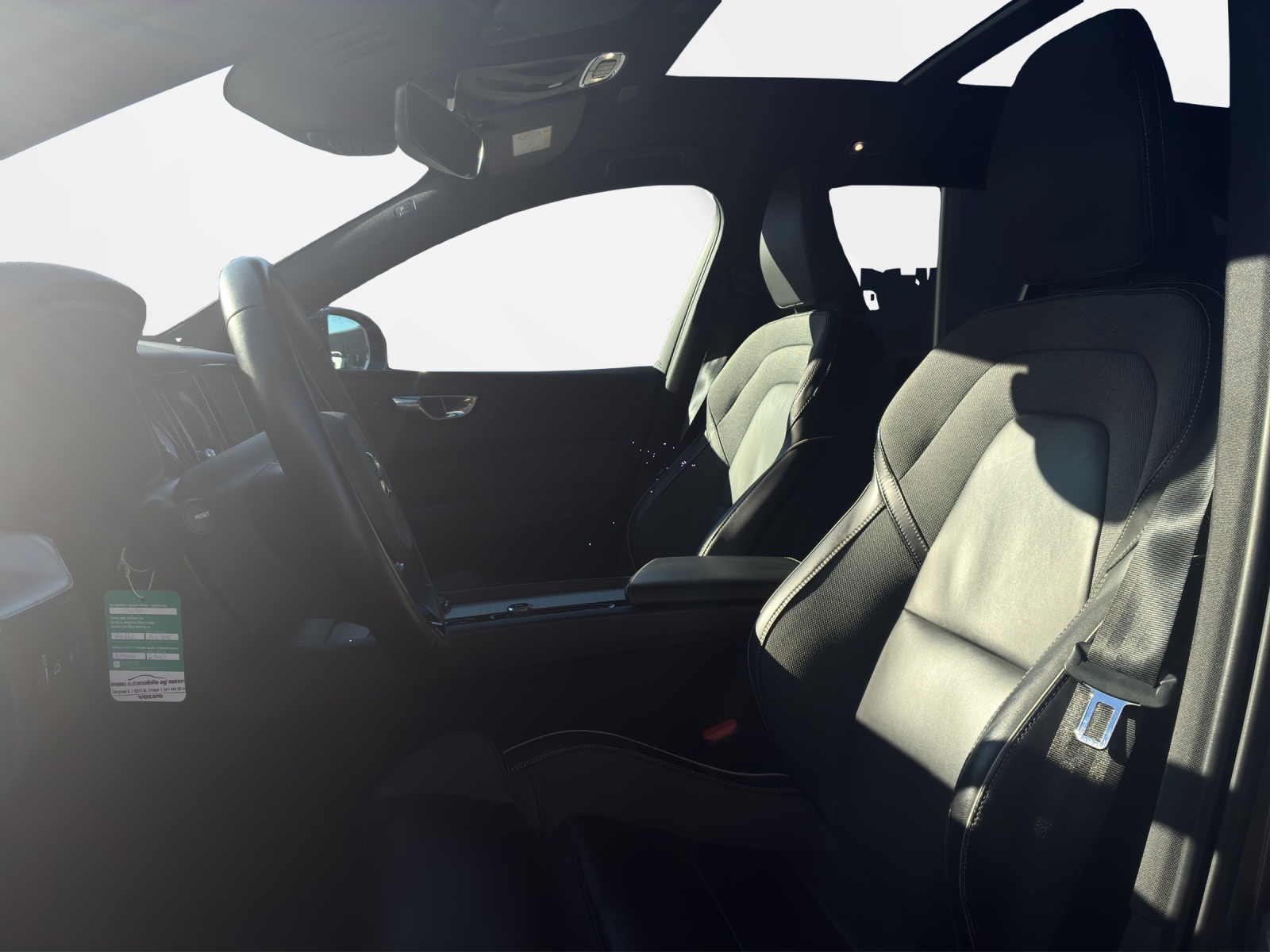 VOLVO XC60 2.0 T6 TE R-Design eAWD-image-9