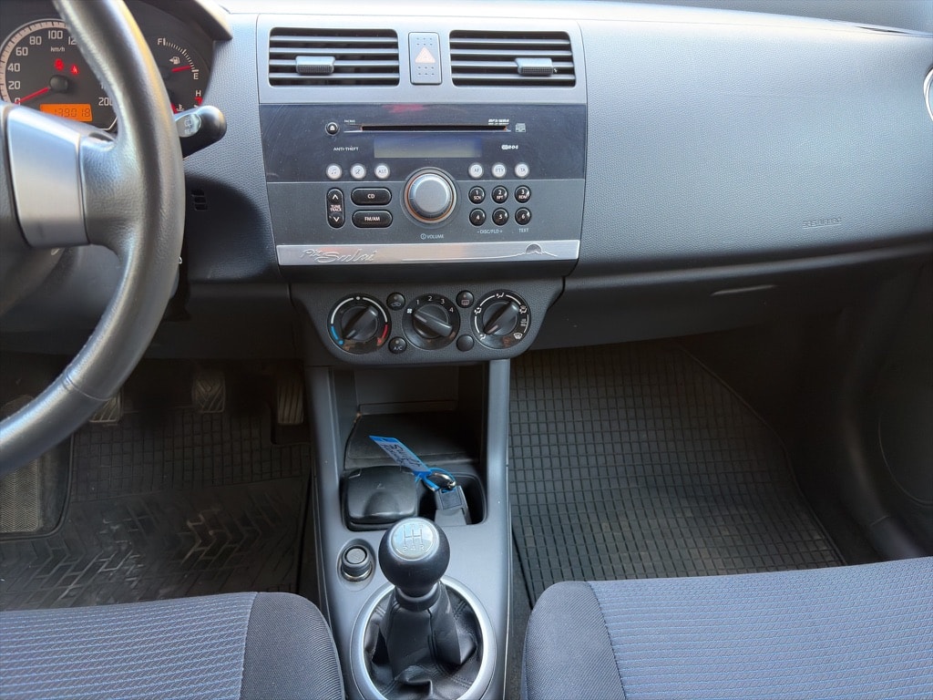 SUZUKI Swift 1.3i 16V GL Top Piz Sulai LE 4x4-image-13