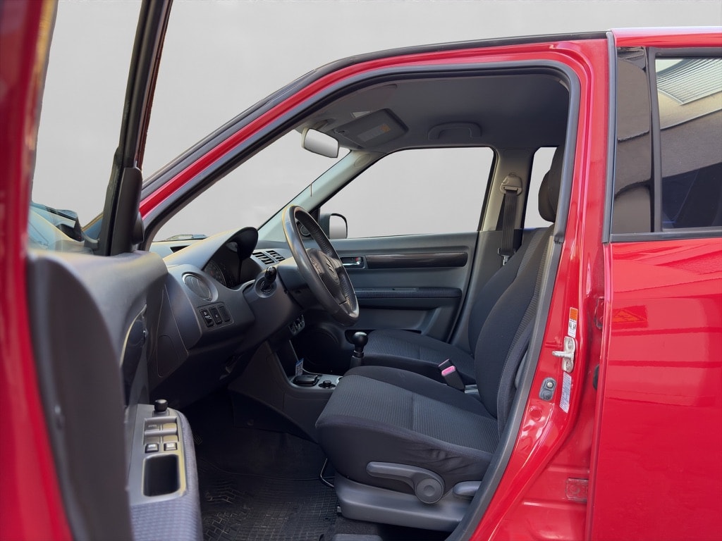 SUZUKI Swift 1.3i 16V GL Top Piz Sulai LE 4x4-image-8