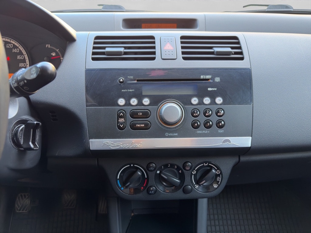SUZUKI Swift 1.3i 16V GL Top Piz Sulai LE 4x4-image-14