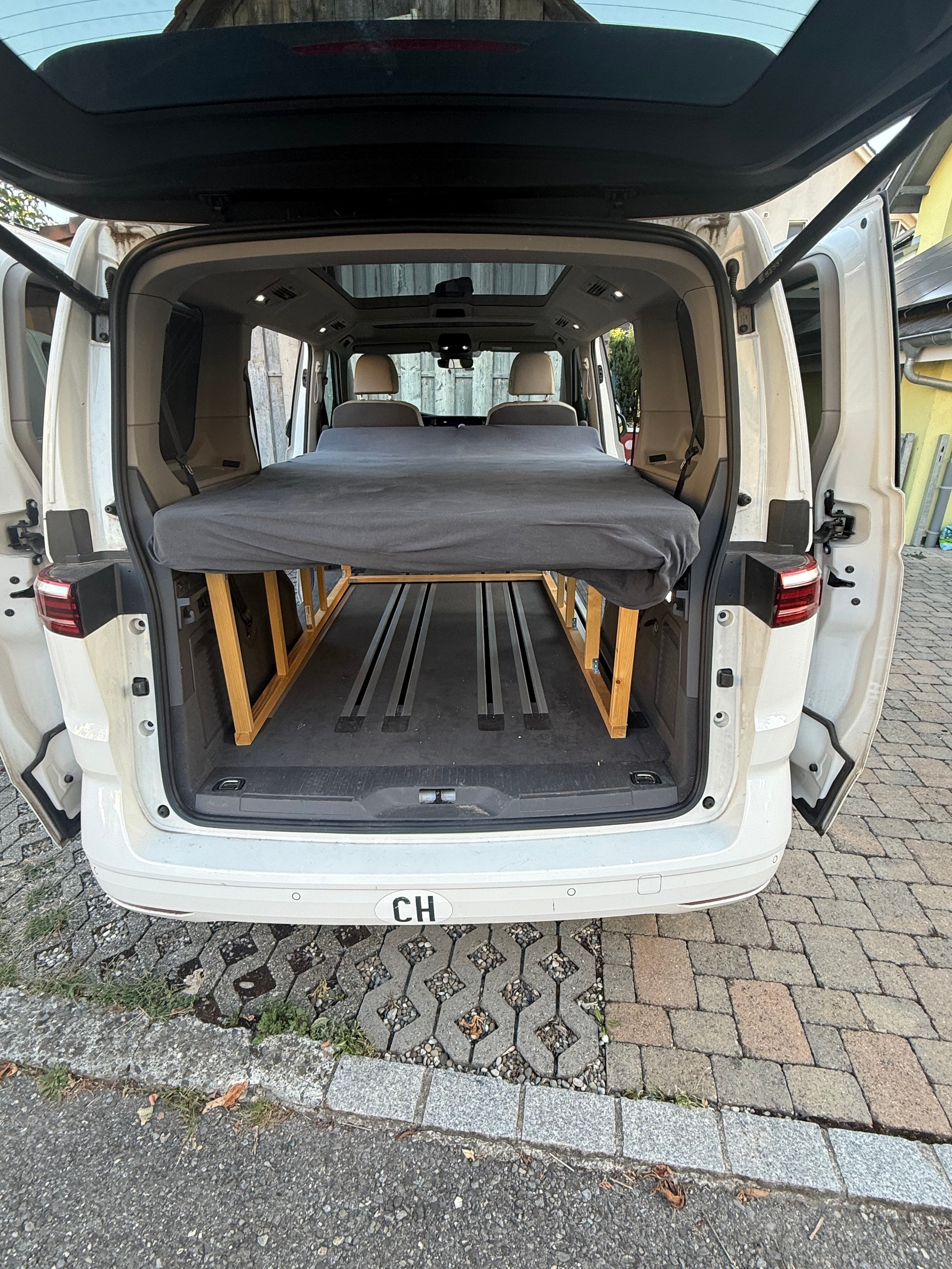 VW 1.4 eHybrid Liberty DSG-image-1