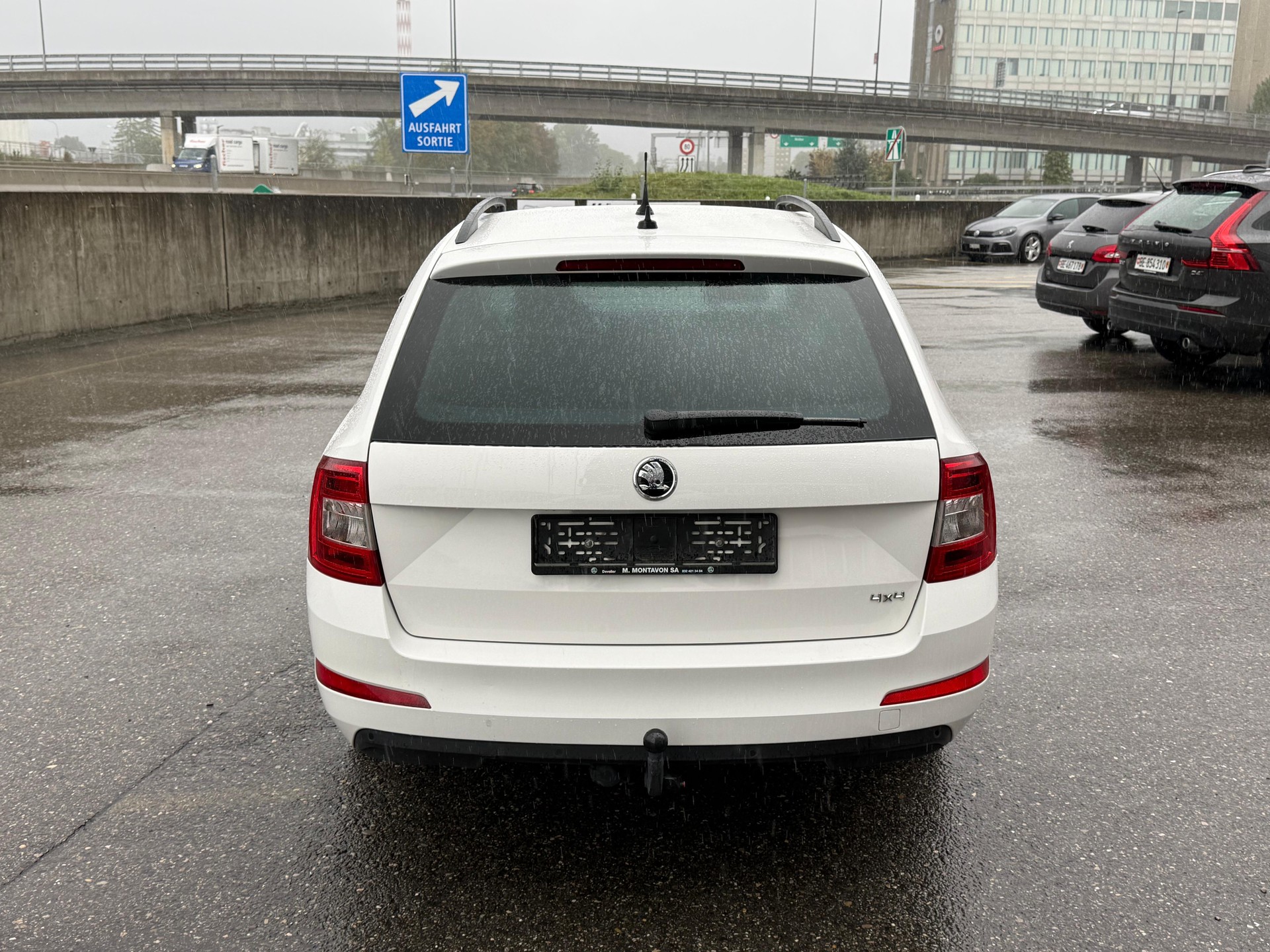 SKODA Octavia Combi 2.0 TDI Swiss Edition 4x4 DSG-image-4