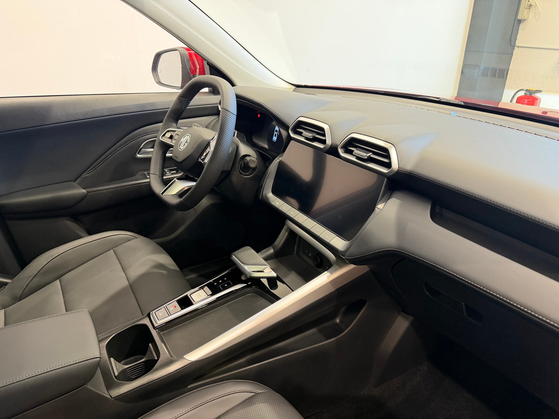 MG ZS 1.5 HEV Luxury*PANORAMA*FACELIFT*-image-9