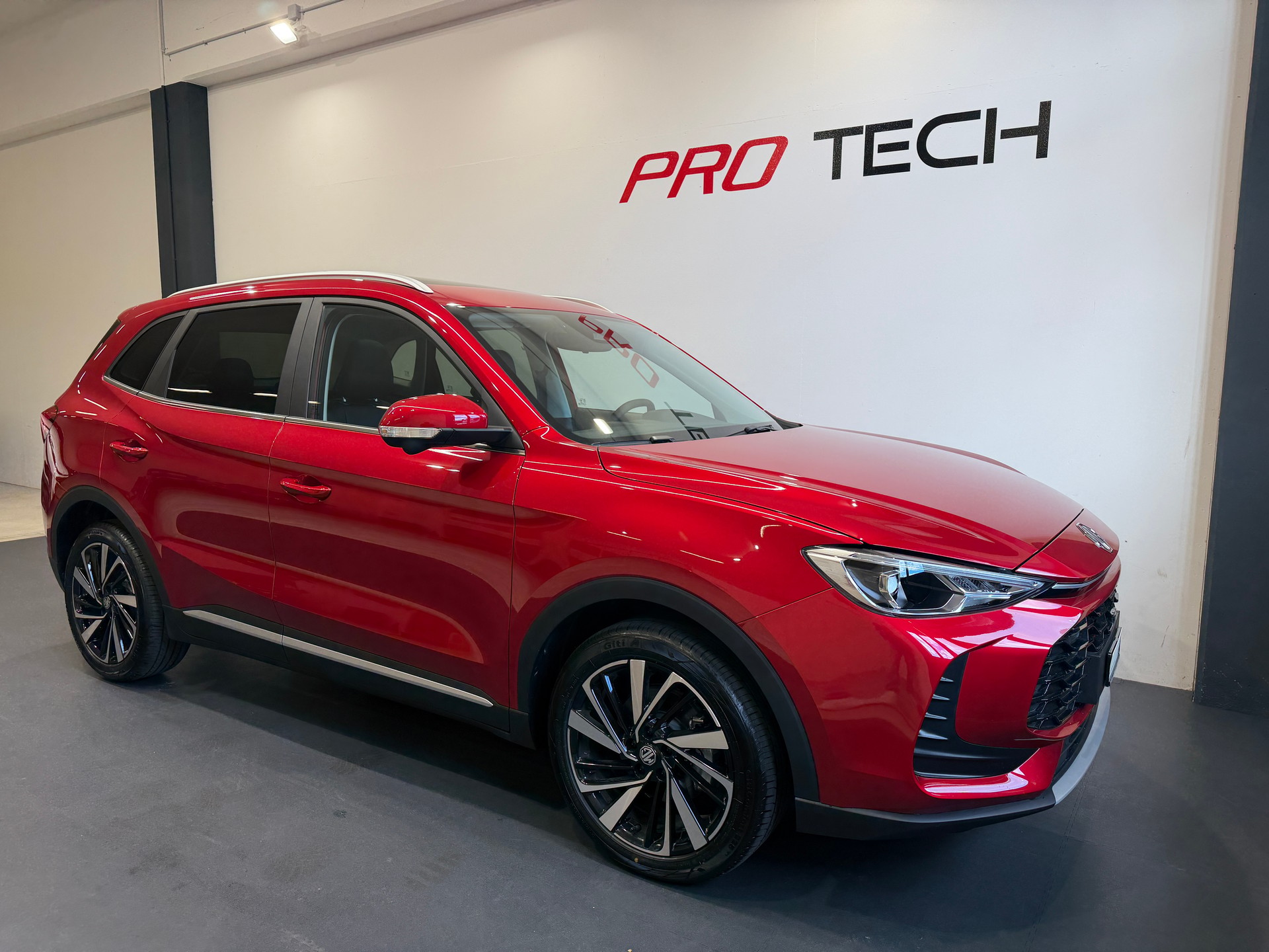 MG ZS 1.5 HEV Luxury*PANORAMA*FACELIFT*-image-0