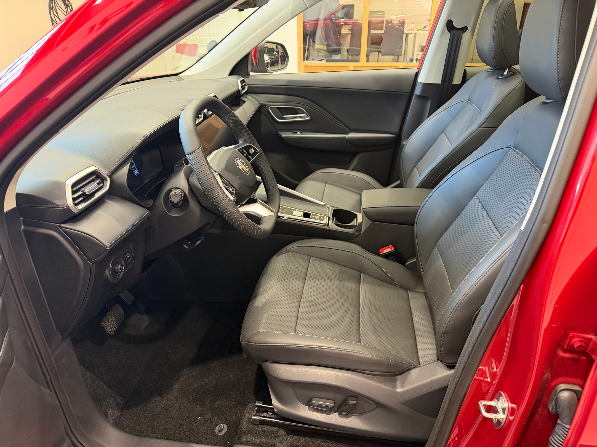 MG ZS 1.5 HEV Luxury*PANORAMA*FACELIFT*-image-11