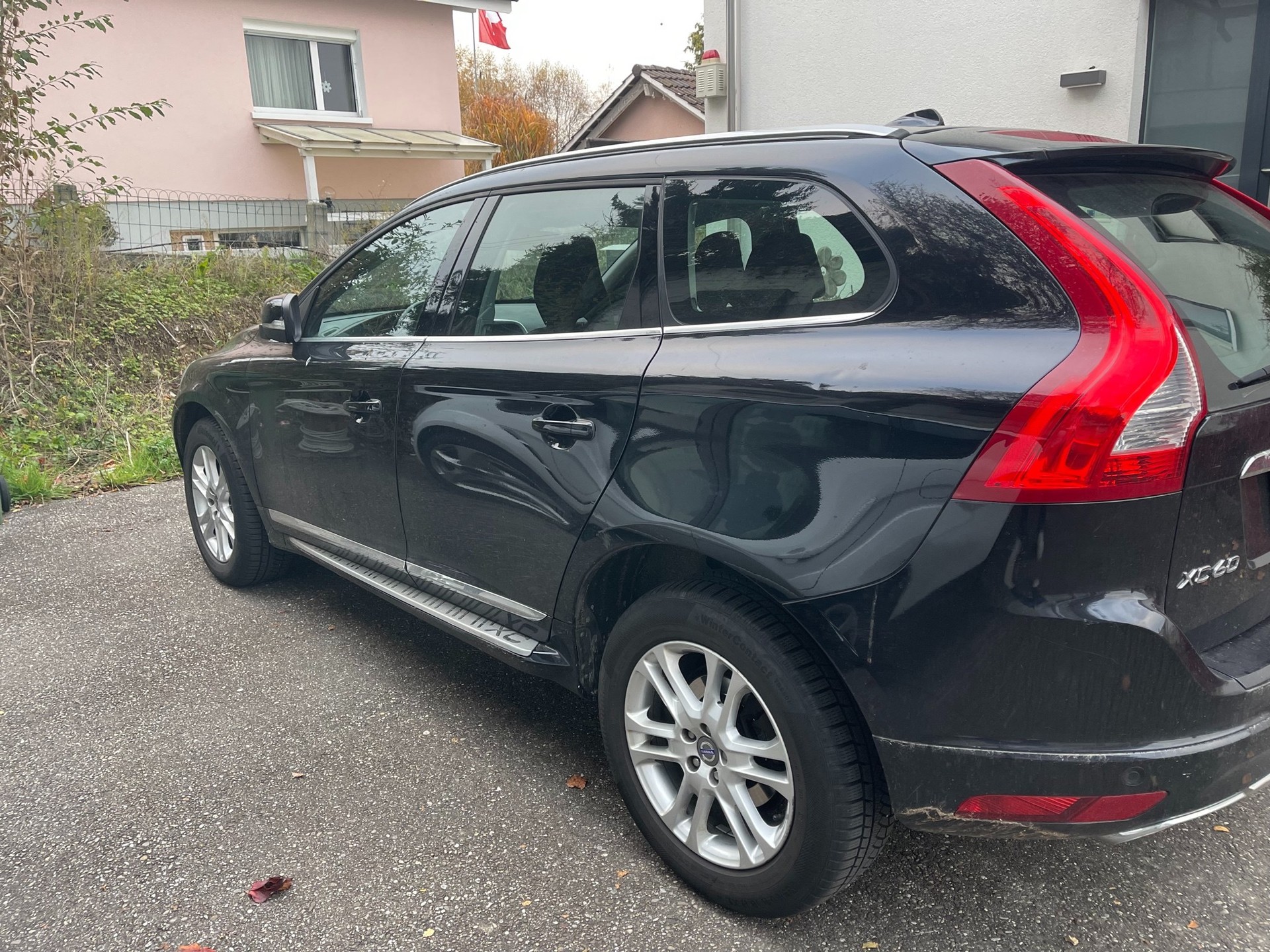VOLVO XC60 D4 AWD Husky Edition Geartronic-image-1