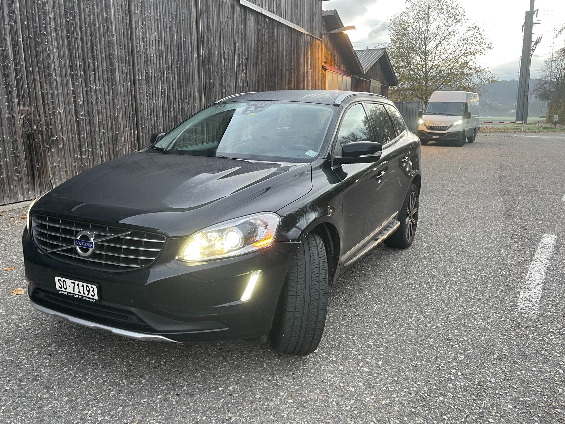 VOLVO XC60 D4 AWD Husky Edition Geartronic-image-3
