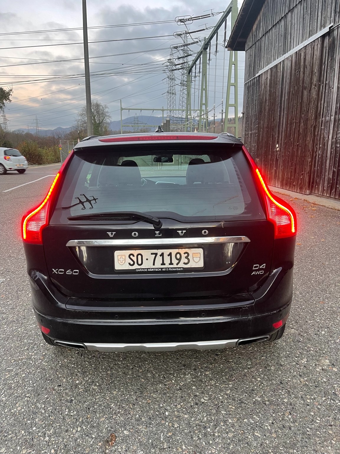 VOLVO XC60 D4 AWD Husky Edition Geartronic-image-9