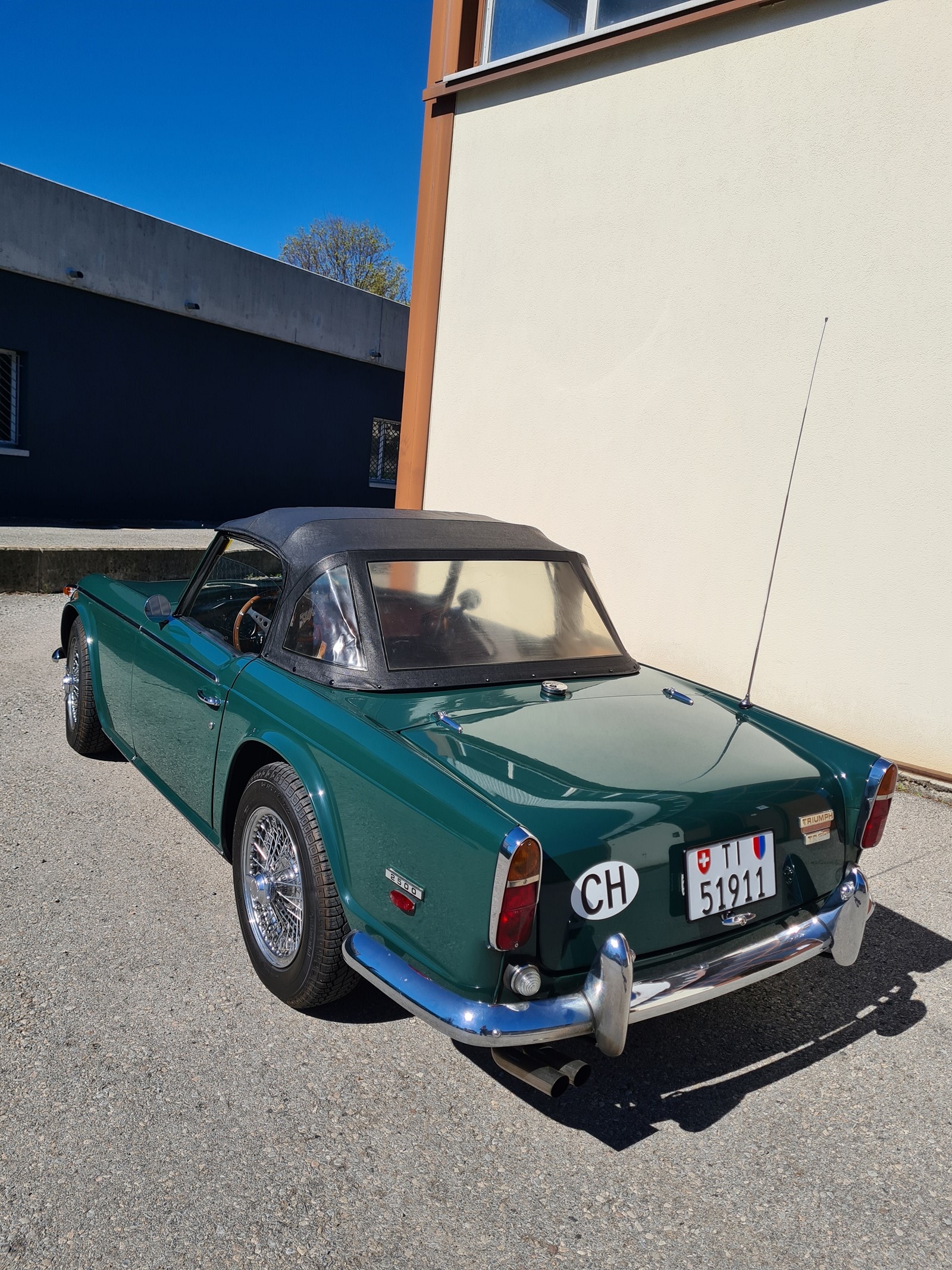 TRIUMPH TR5-image-2