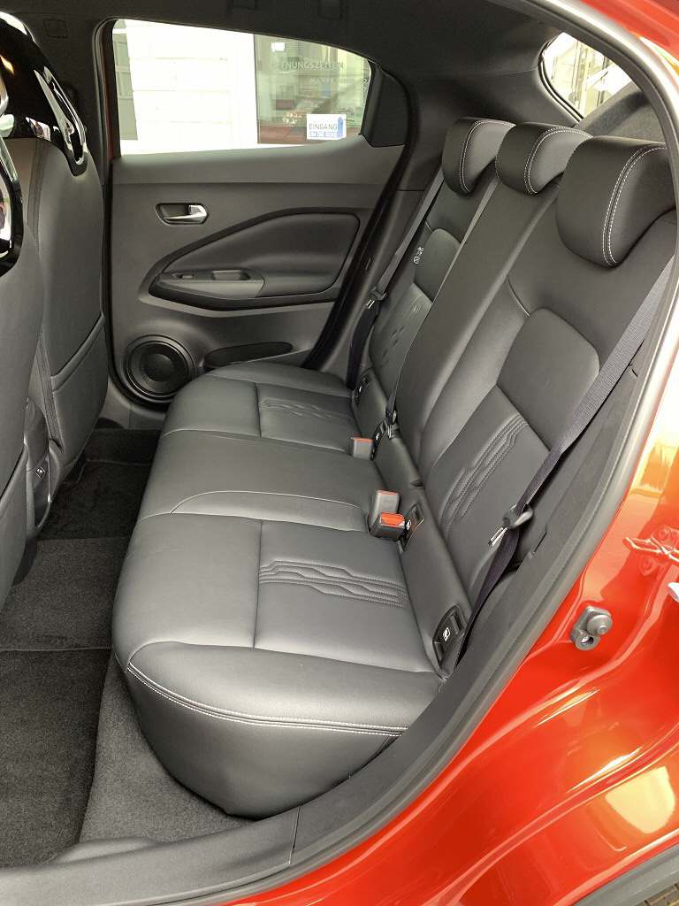 NISSAN Juke 1.6 Hybrid Tekna-image-11