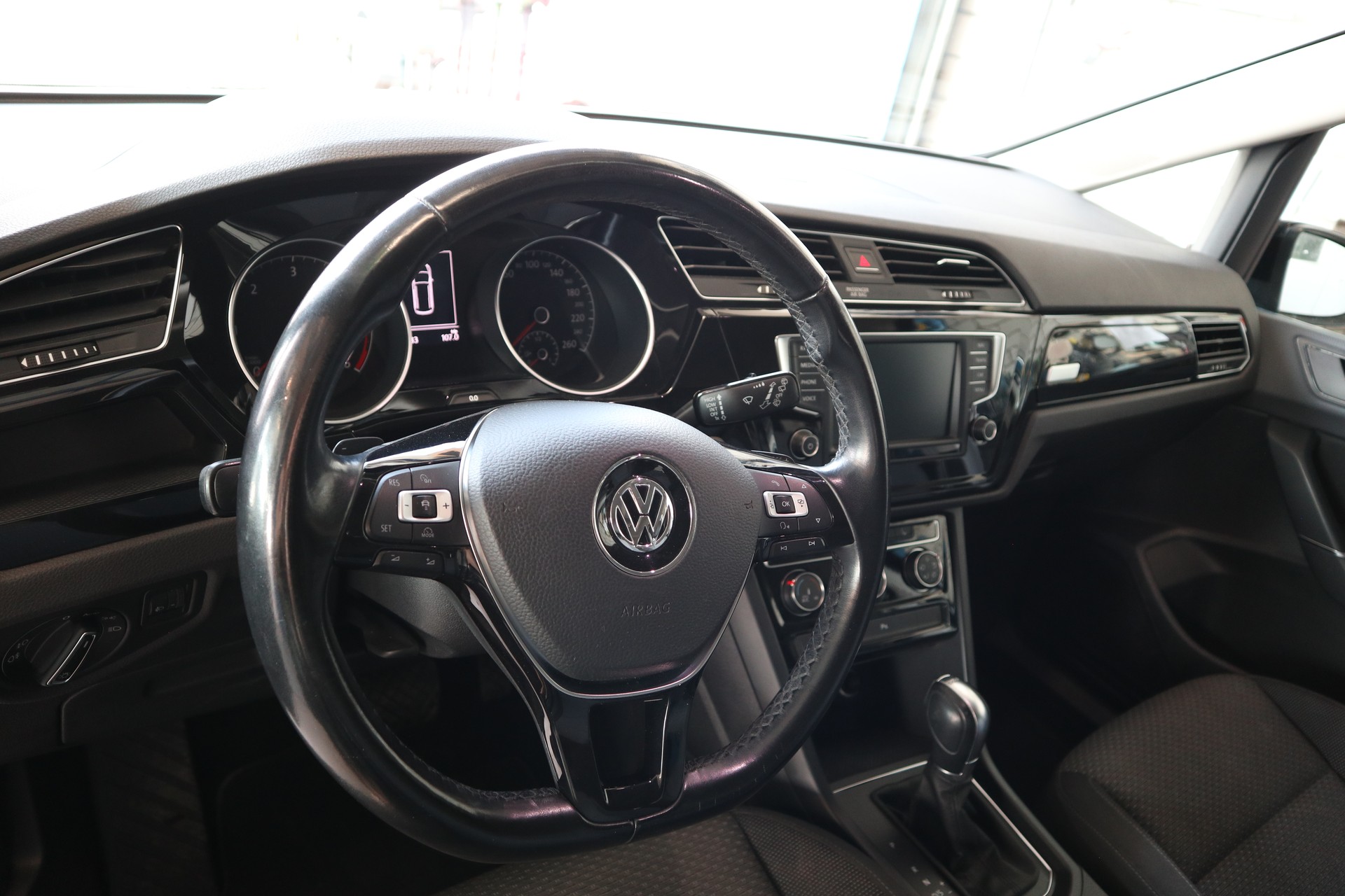 VW Touran 1.6 TDI BlueMotion Technology Comfortline DSG-showroom-element-1