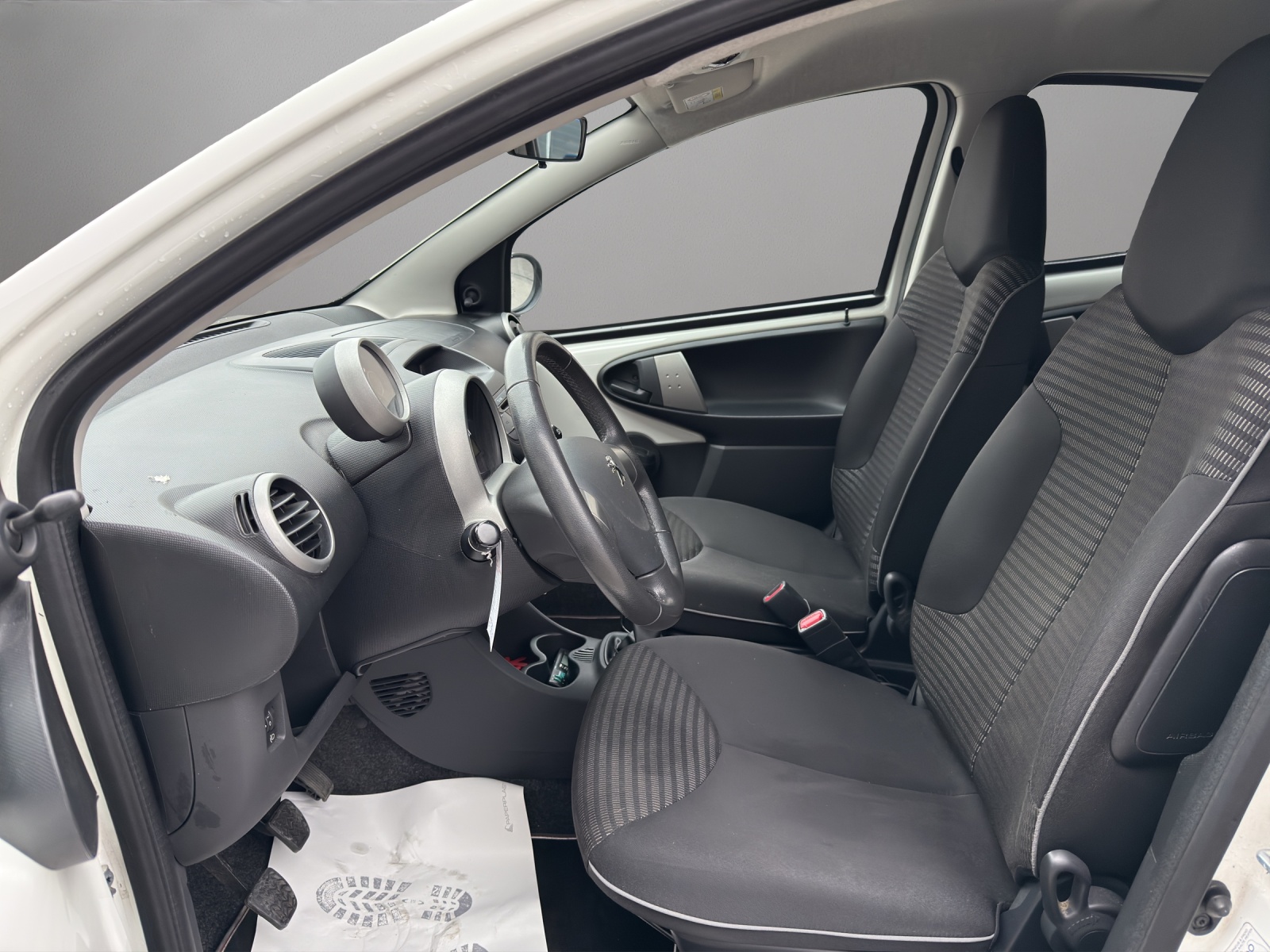 PEUGEOT 107 1.0 Style-image-8