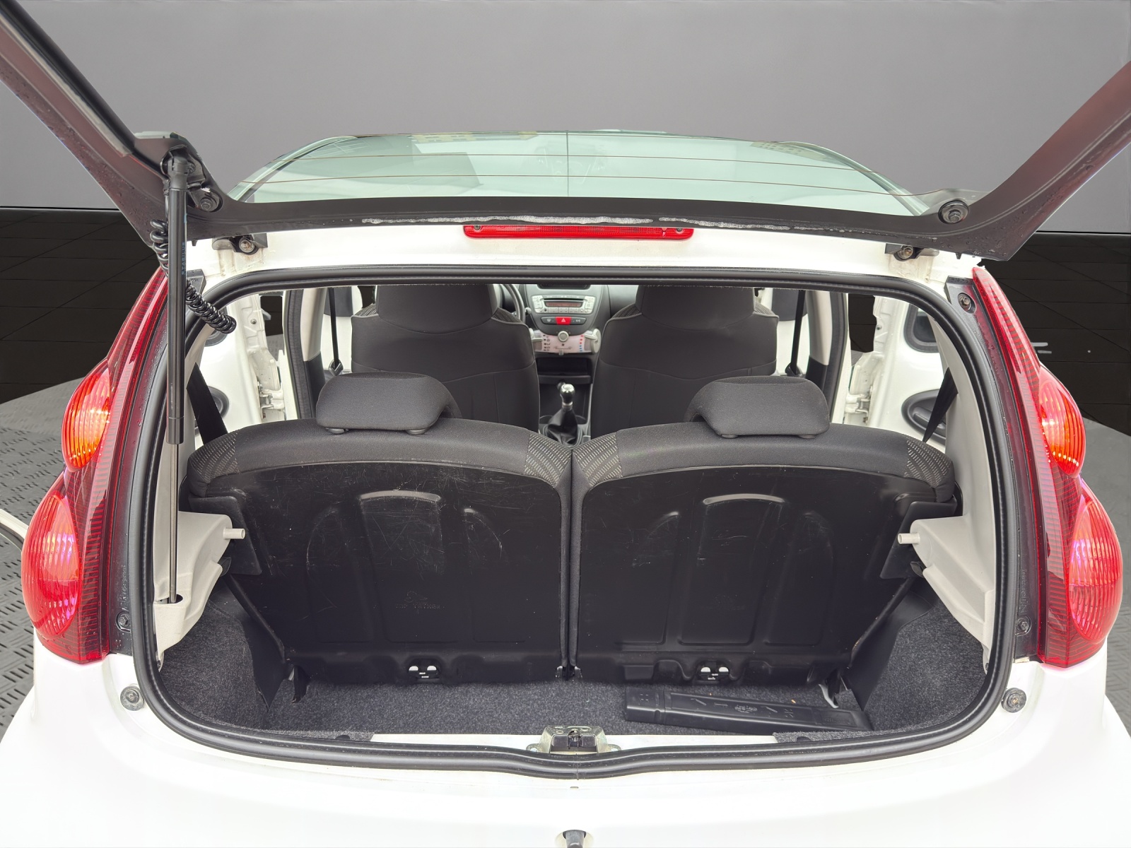 PEUGEOT 107 1.0 Style-image-17