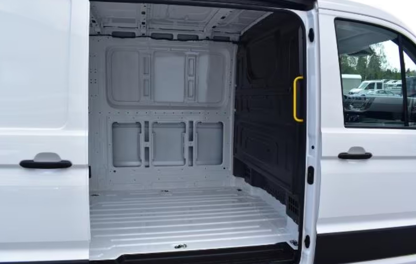VW Crafter 30 2.0 TDI L3-image-8