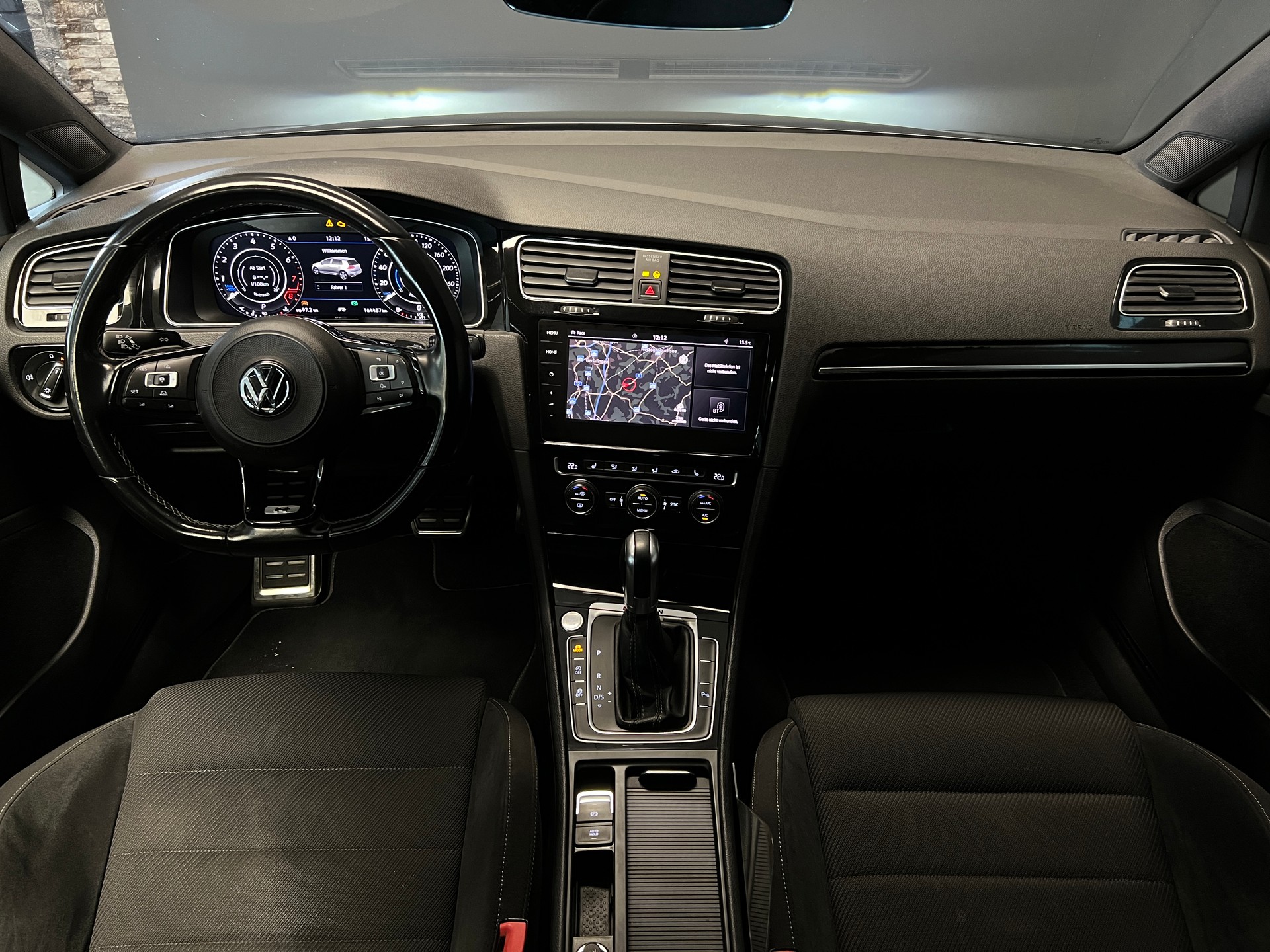 VW Passat Variant 2.0 TDI BMT R-Line High. DSG 4Motion-image-5