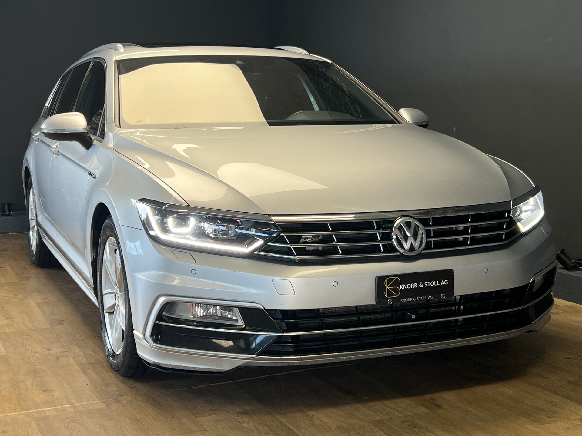 VW Passat Variant 2.0 TDI BMT R-Line High. DSG 4Motion-image-1