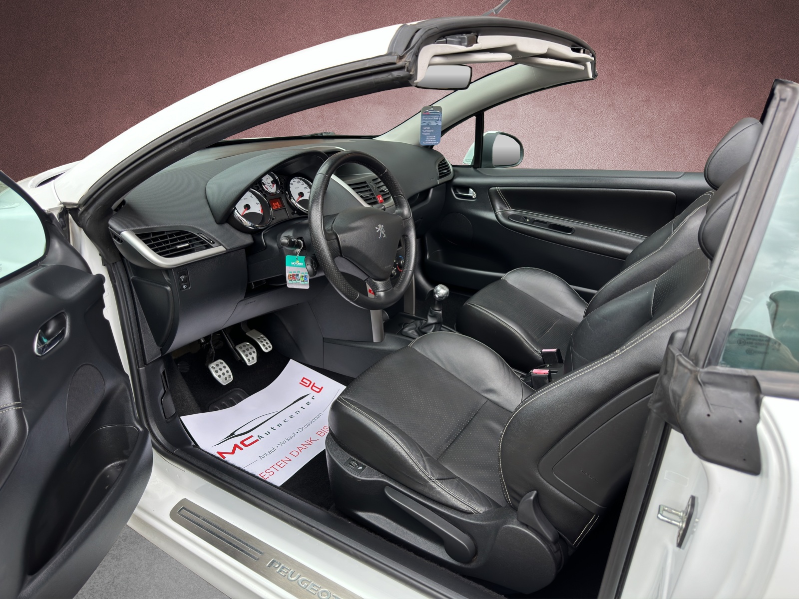 PEUGEOT 207 CC 1.6 16V Swiss Edition-image-8