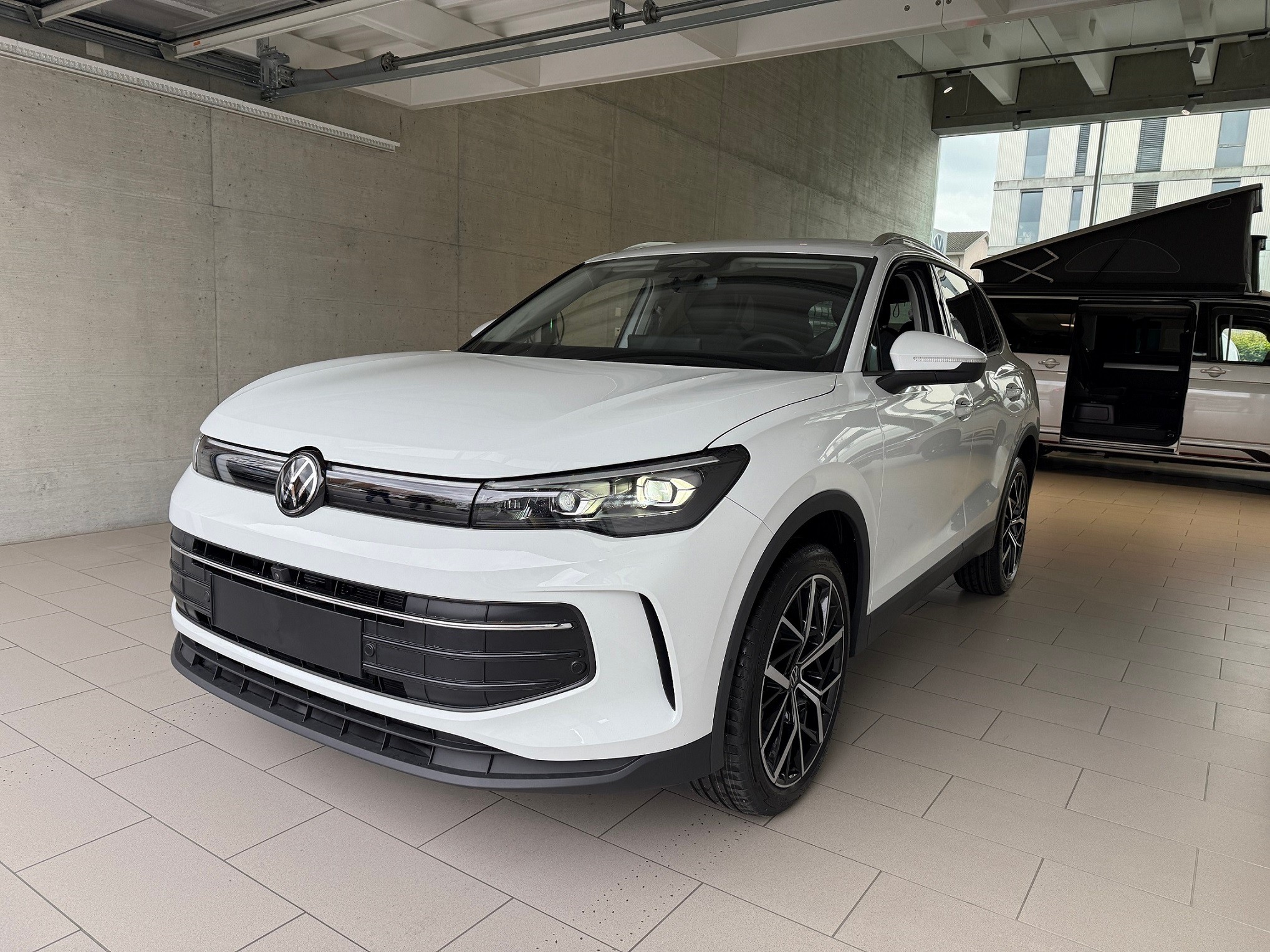 VW Tiguan 2.0 (SUV / Geländewagen) VW VW Tiguan 2.0 (SUV / Geländewagen)