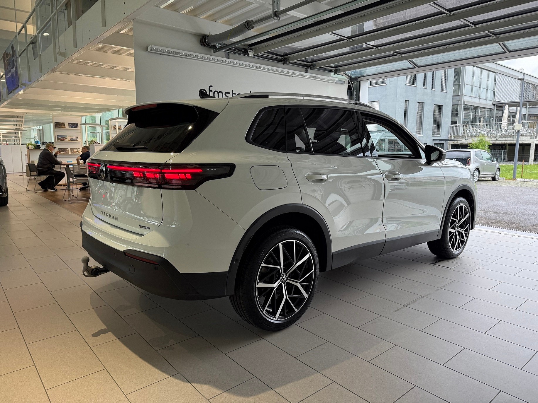 VW Tiguan 2.0 TSI DSG Life 4Motion-showroom-element-2
