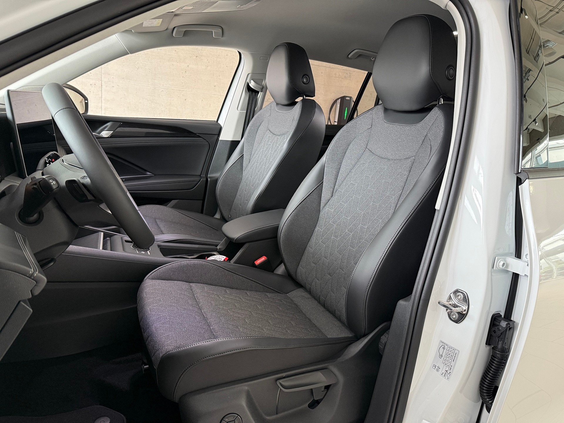 VW Tiguan 2.0 TSI DSG Life 4Motion-image-6