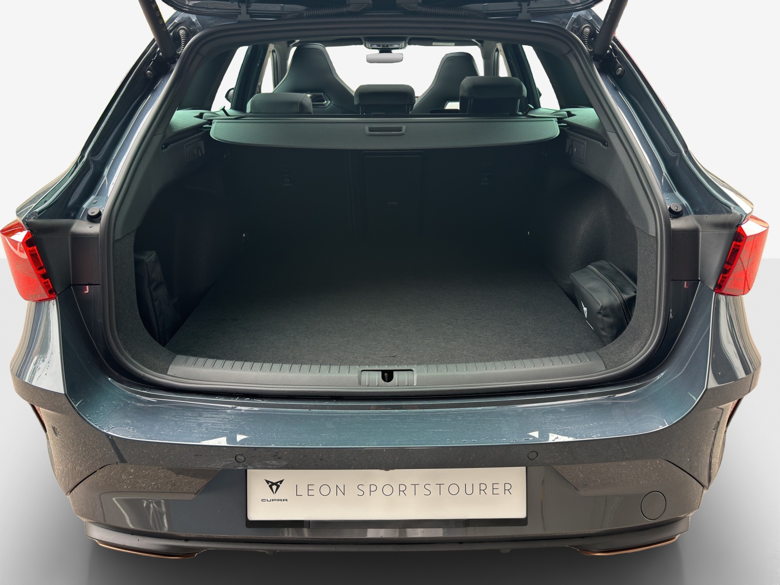 CUPRA LEON ST 1.5 e-HYBRID pHEV Extreme DSG-image-12