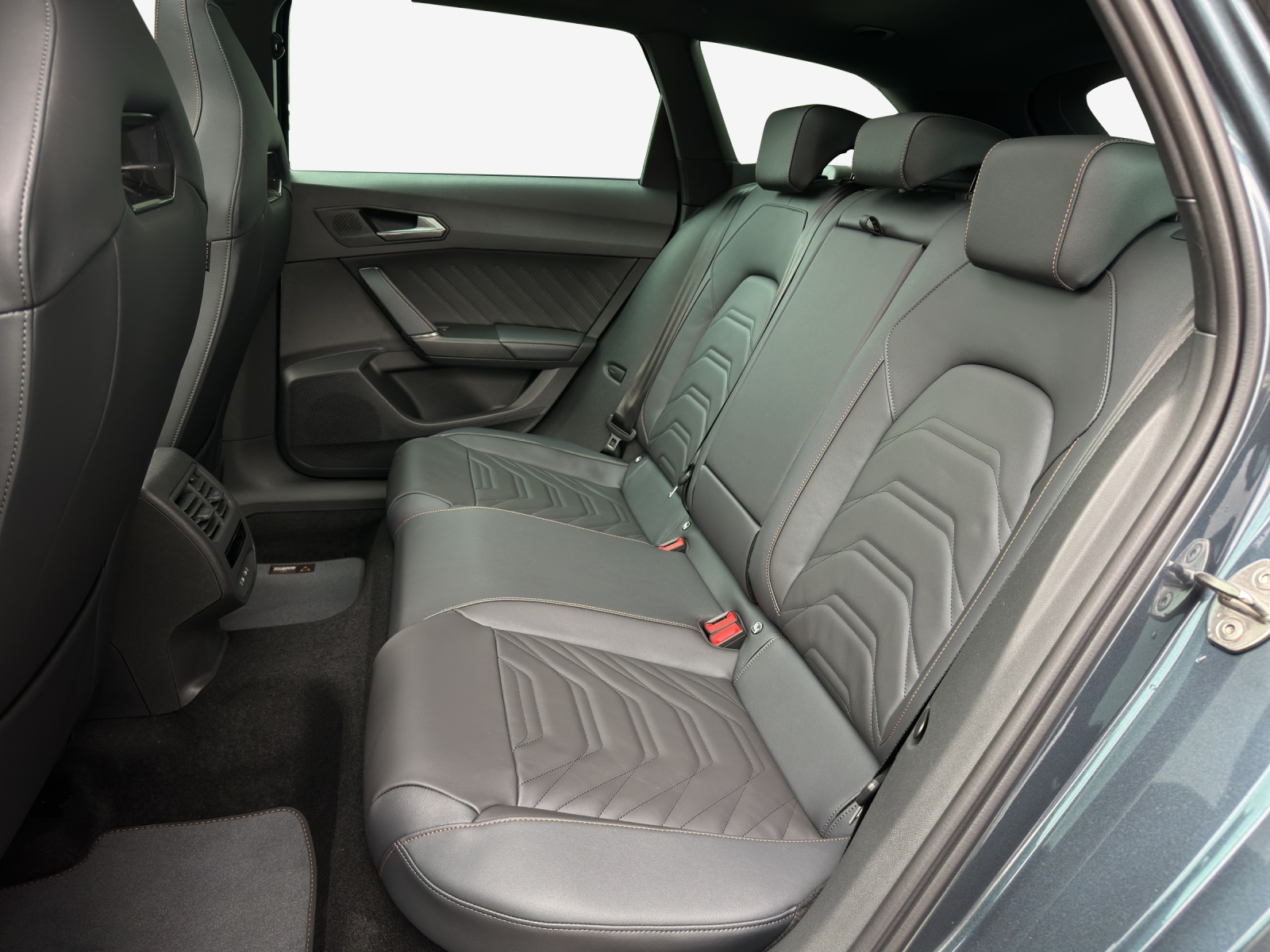 CUPRA LEON ST 1.5 e-HYBRID pHEV Extreme DSG-image-11