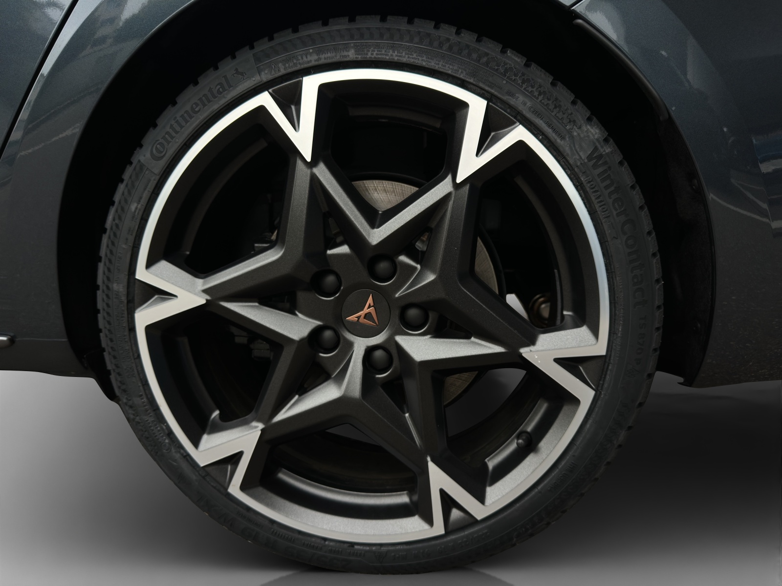 CUPRA LEON ST 1.5 e-HYBRID pHEV Extreme DSG-image-13