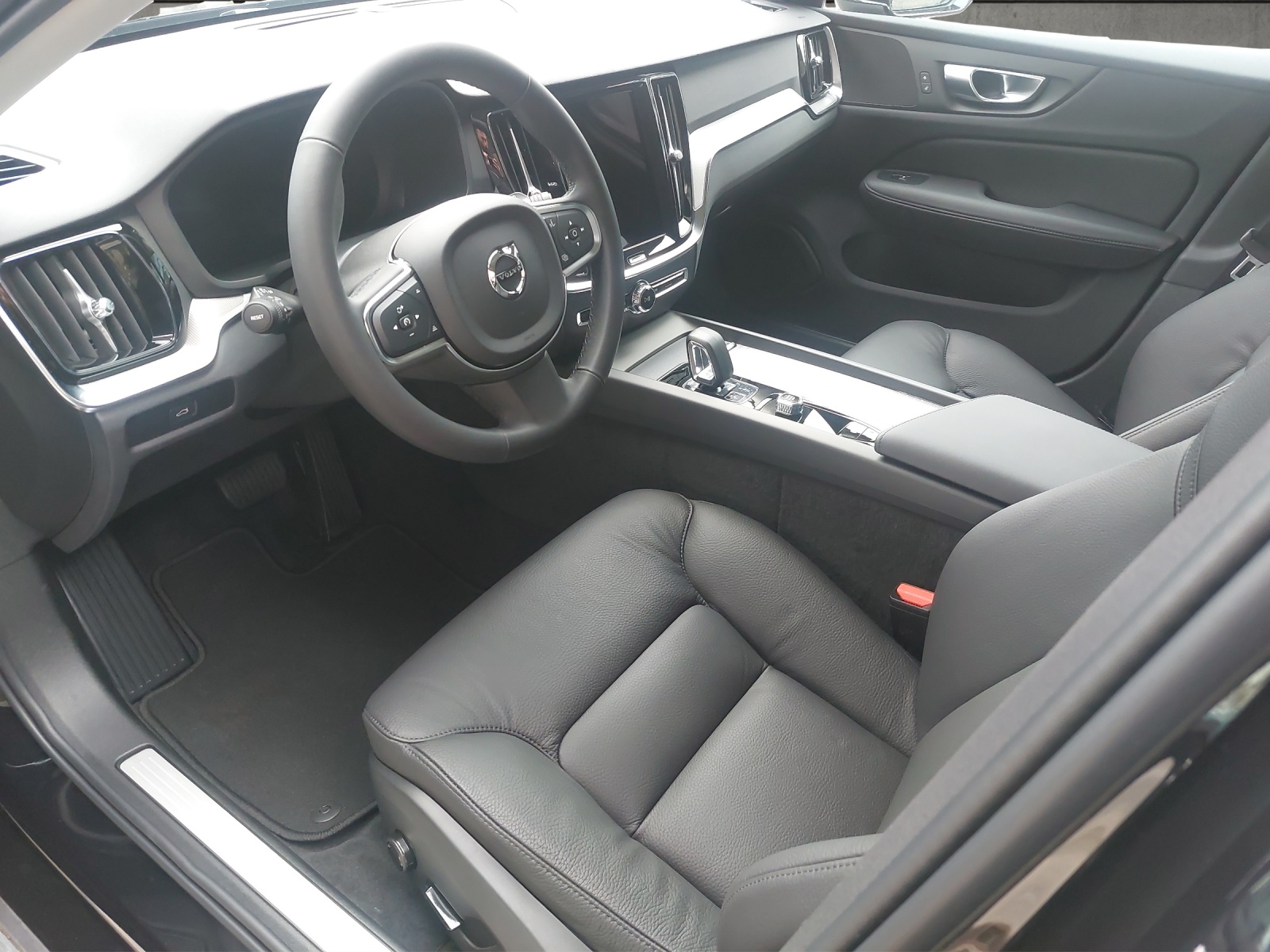 VOLVO V60 2.0 B3 Core-image-1