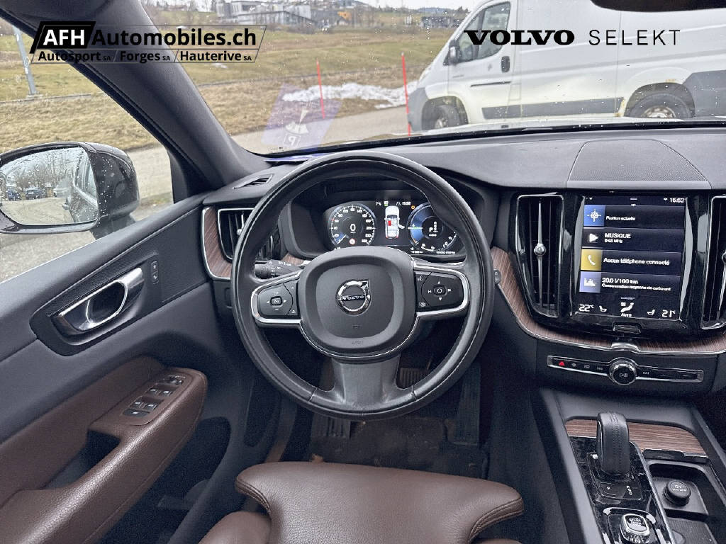 VOLVO XC60 2.0 T8 TE Momentum eAWD-image-10