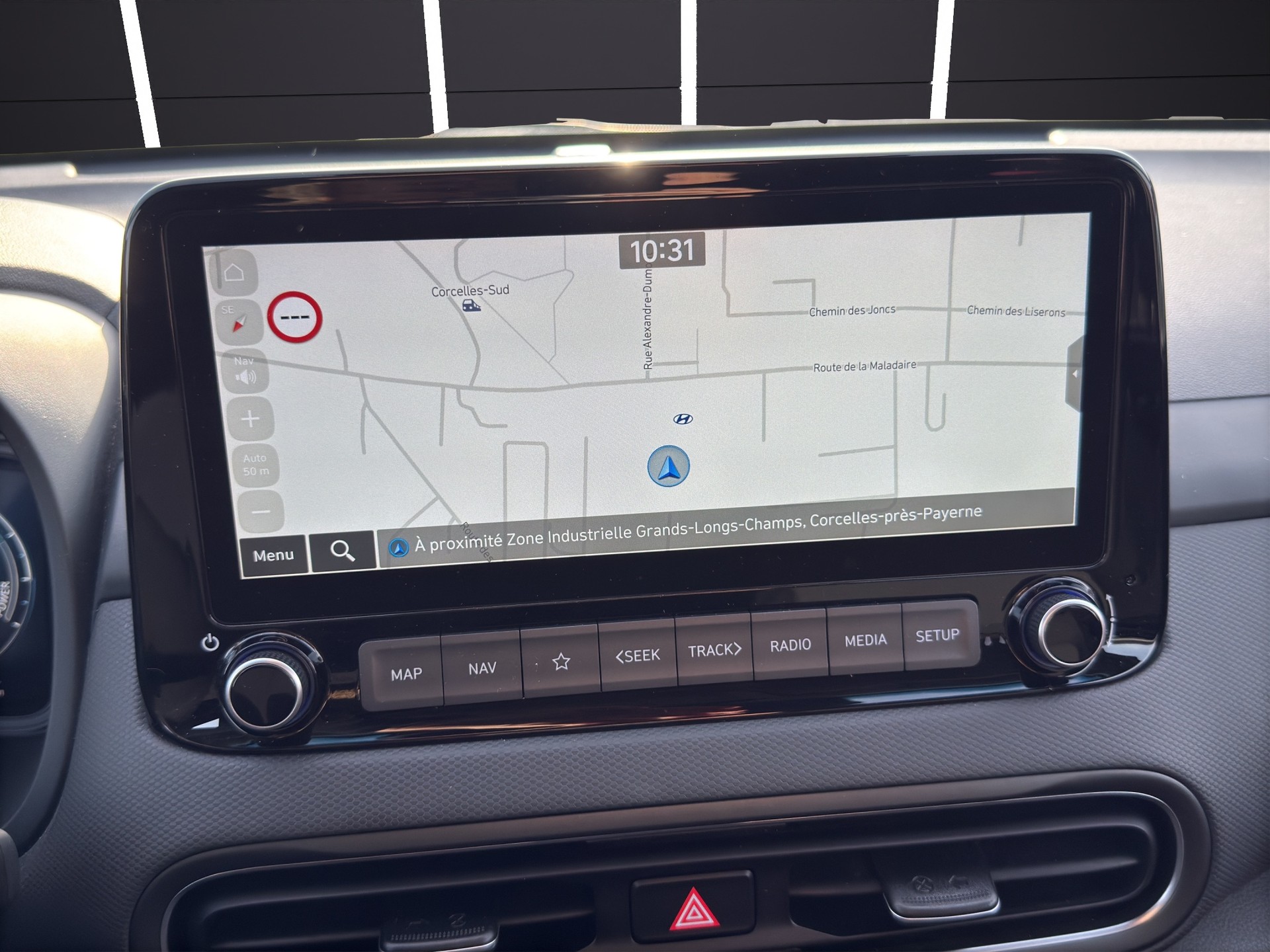 HYUNDAI Kona 1.6 GDi HEV Amplia DCT-image-11