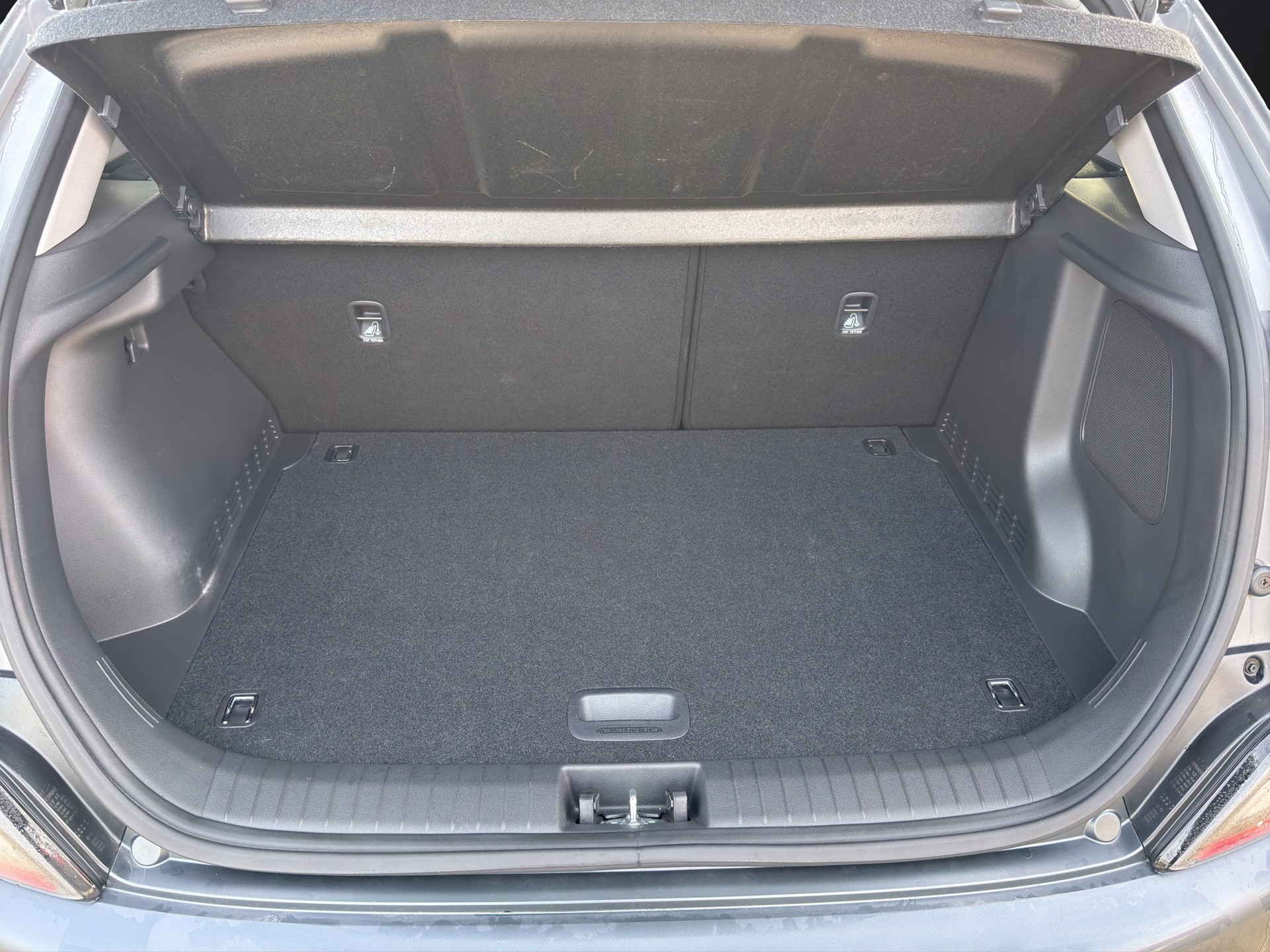 HYUNDAI Kona 1.6 GDi HEV Amplia DCT-image-16