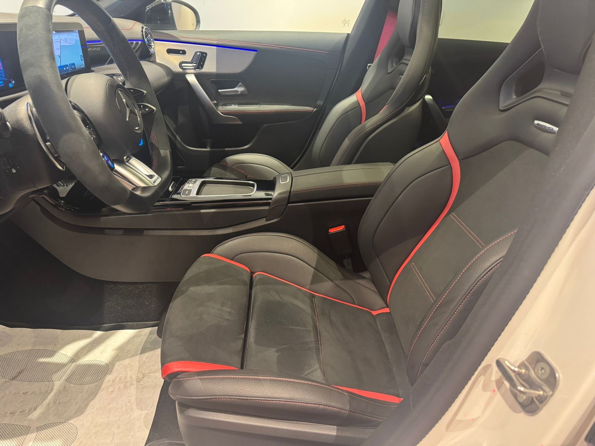 MERCEDES-BENZ CLA 35 AMG 4matic-image-15