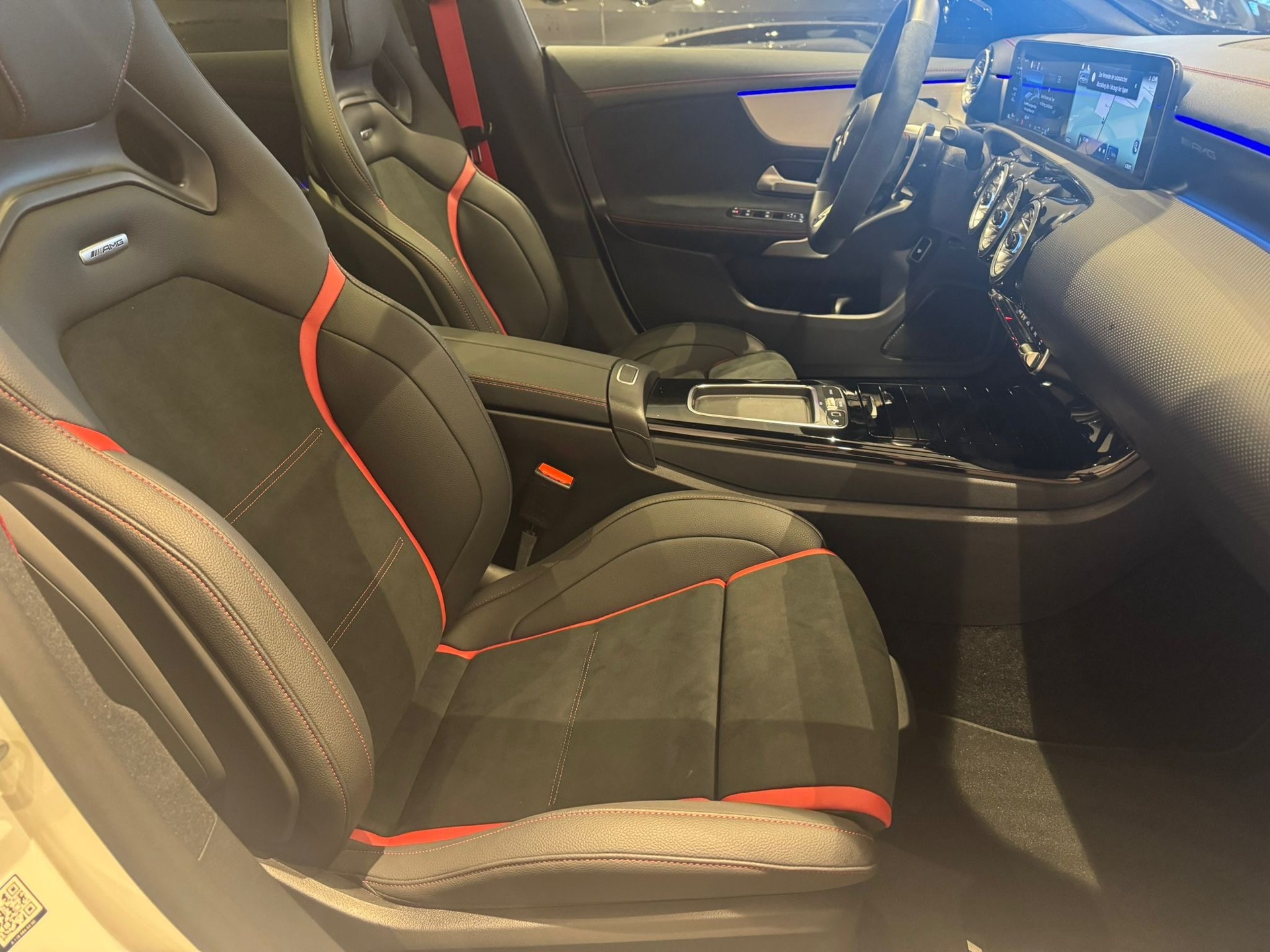 MERCEDES-BENZ CLA 35 AMG 4matic-image-9