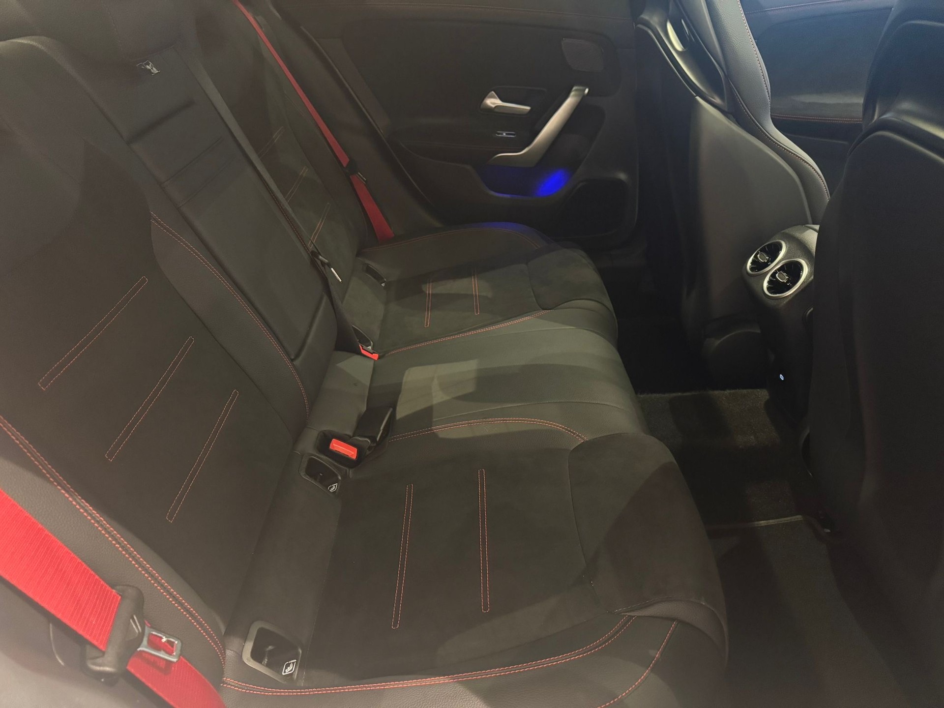 MERCEDES-BENZ CLA 35 AMG 4matic-image-10