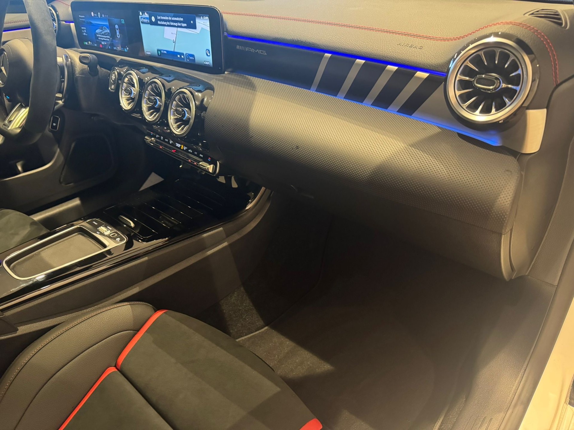 MERCEDES-BENZ CLA 35 AMG 4matic-image-11