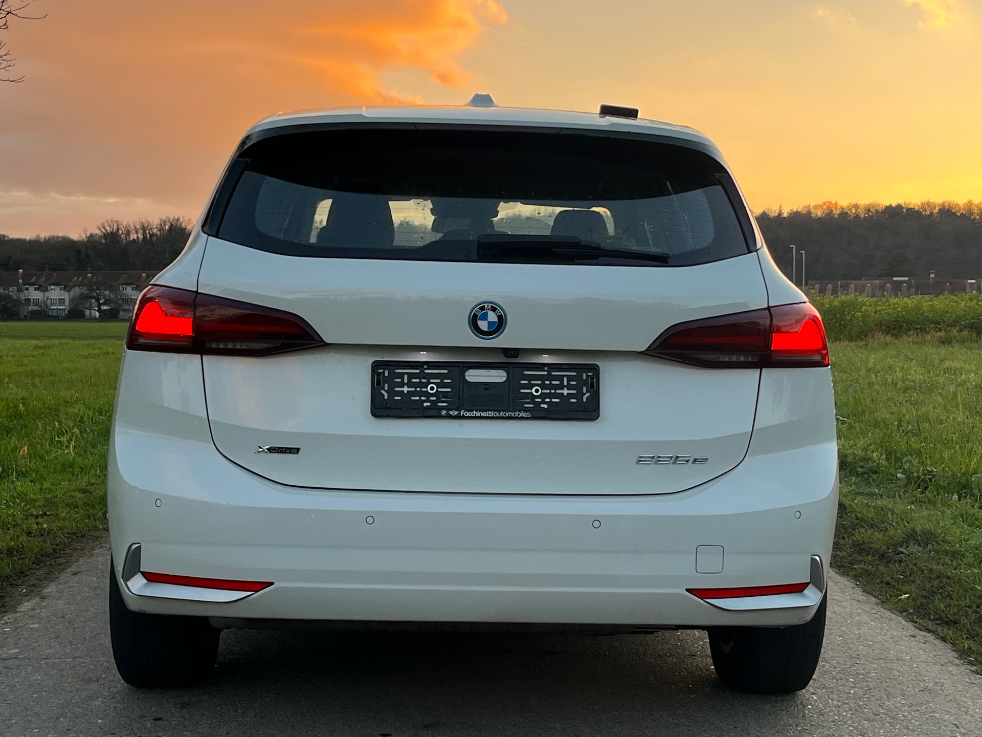 BMW 225e xDrive Active Tourer-image-9