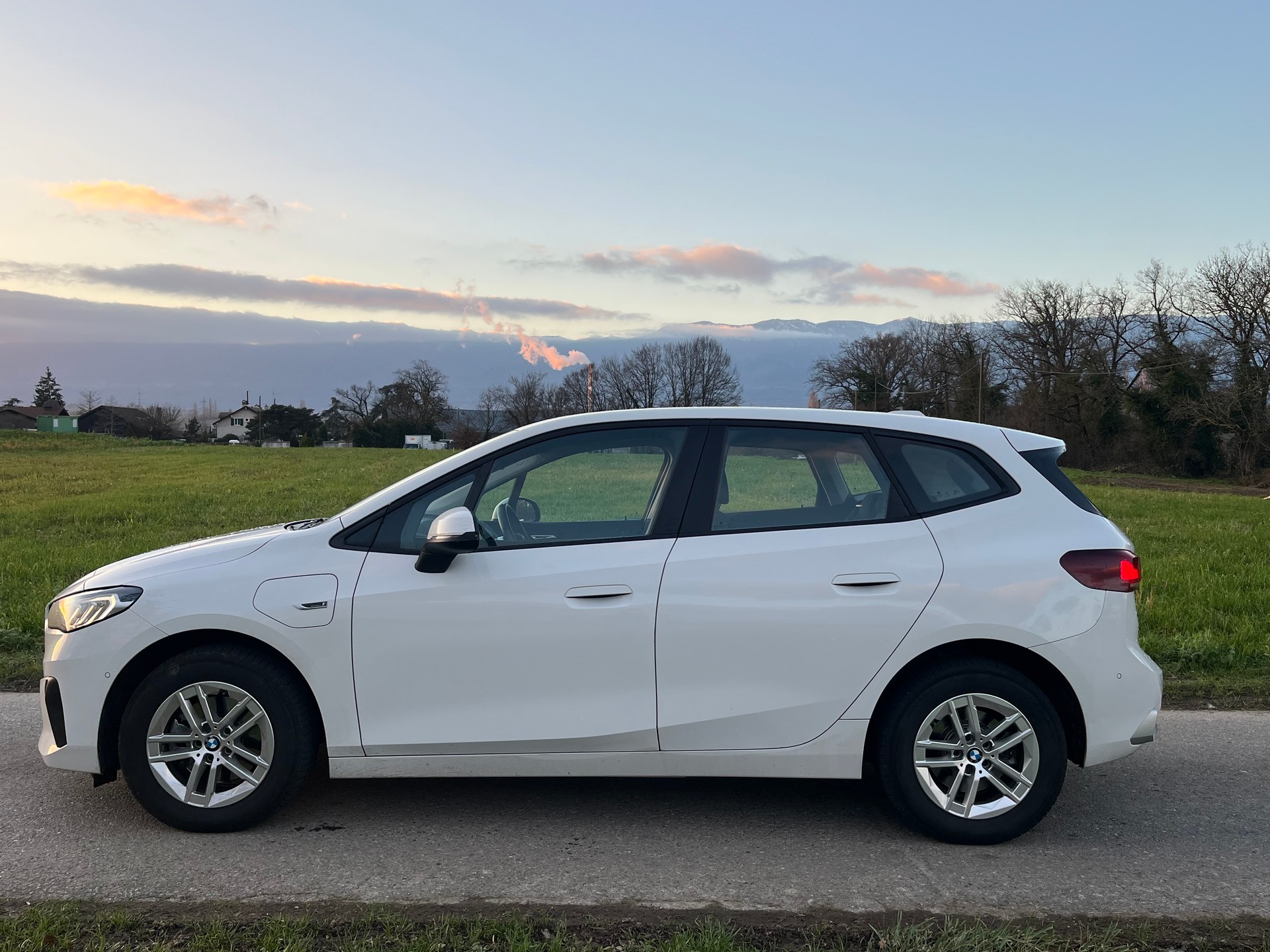 BMW 225e xDrive Active Tourer-image-6