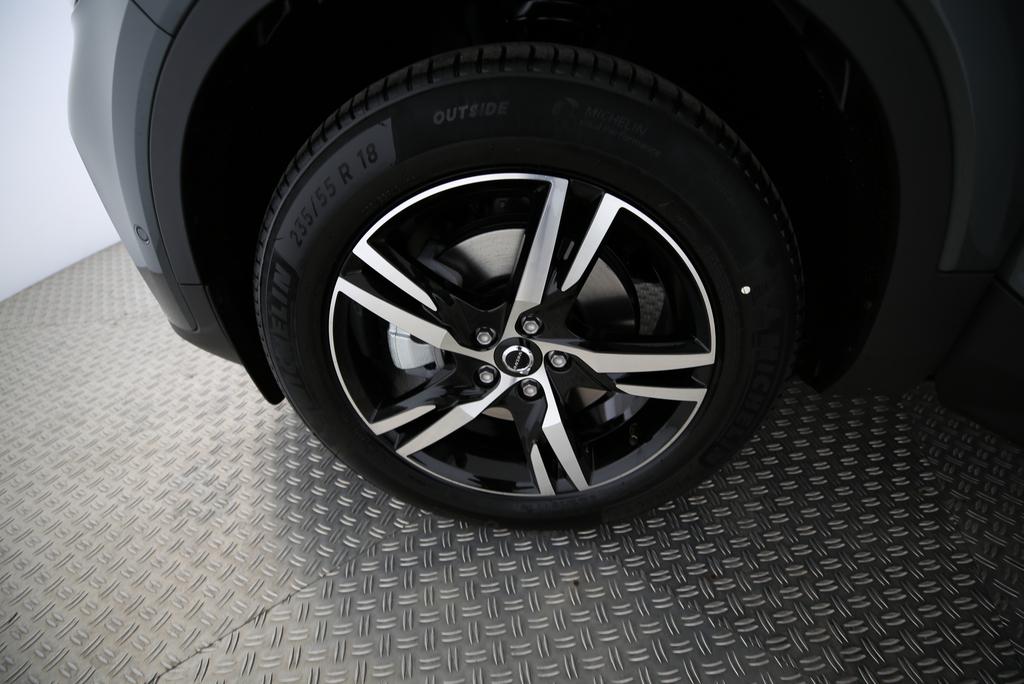 VOLVO XC40 2.0 B3 MH Plus Dark-image-5