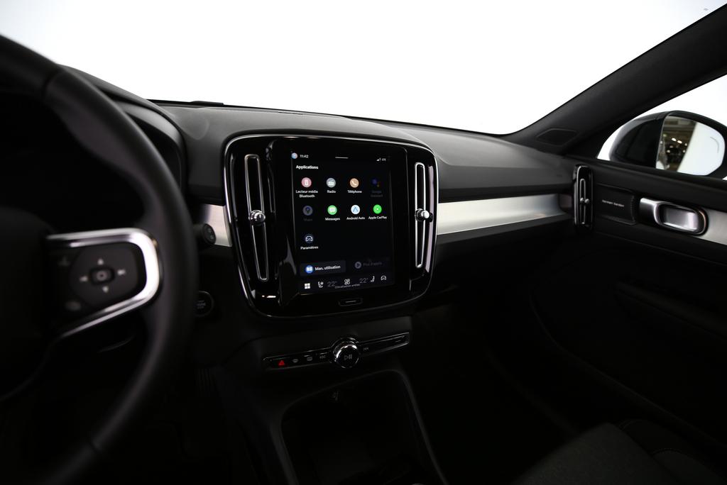 VOLVO XC40 2.0 B3 MH Plus Dark-image-12