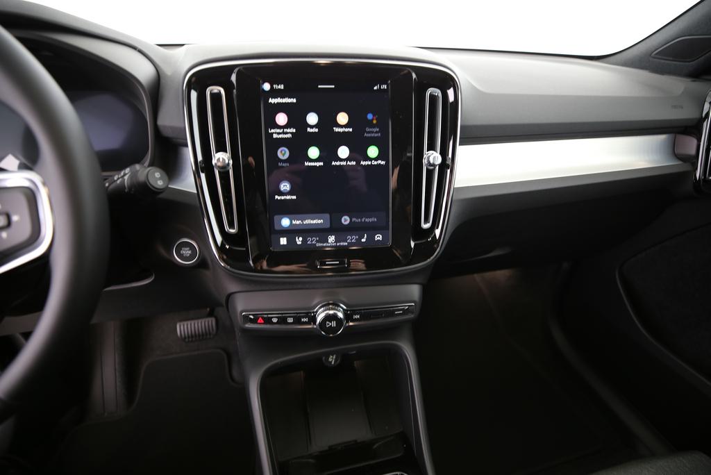VOLVO XC40 2.0 B3 MH Plus Dark-image-11