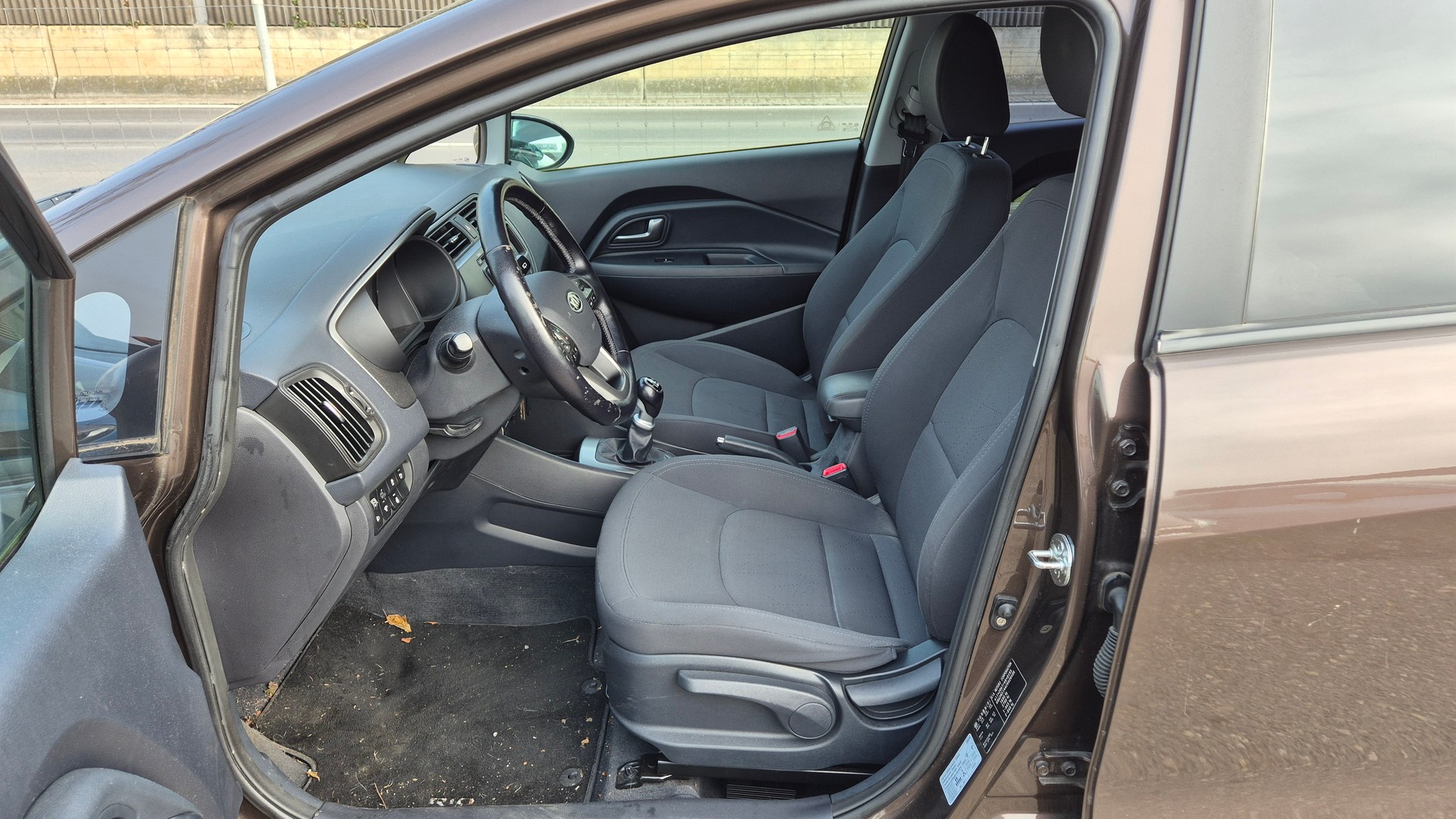 KIA Rio 1.4 CRDi Style-image-7