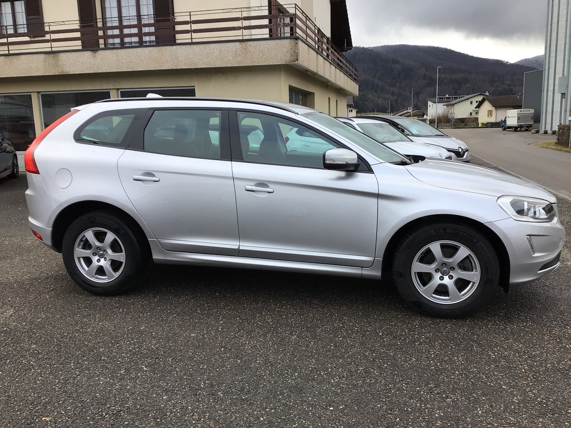 VOLVO XC60 T5 AWD Kinetic Geartronic-image-3