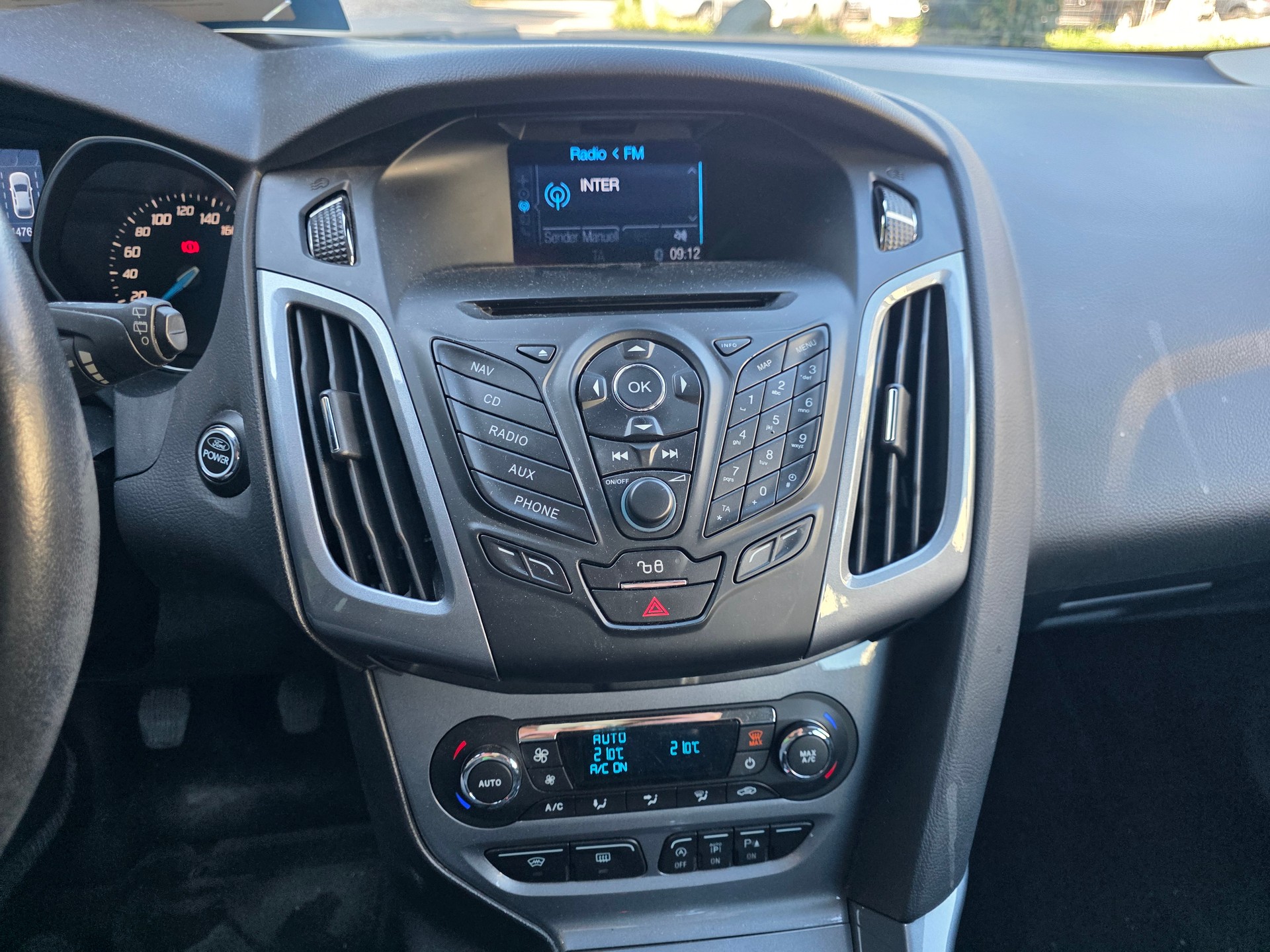 FORD Focus 1.6 SCTi Titanium-image-9