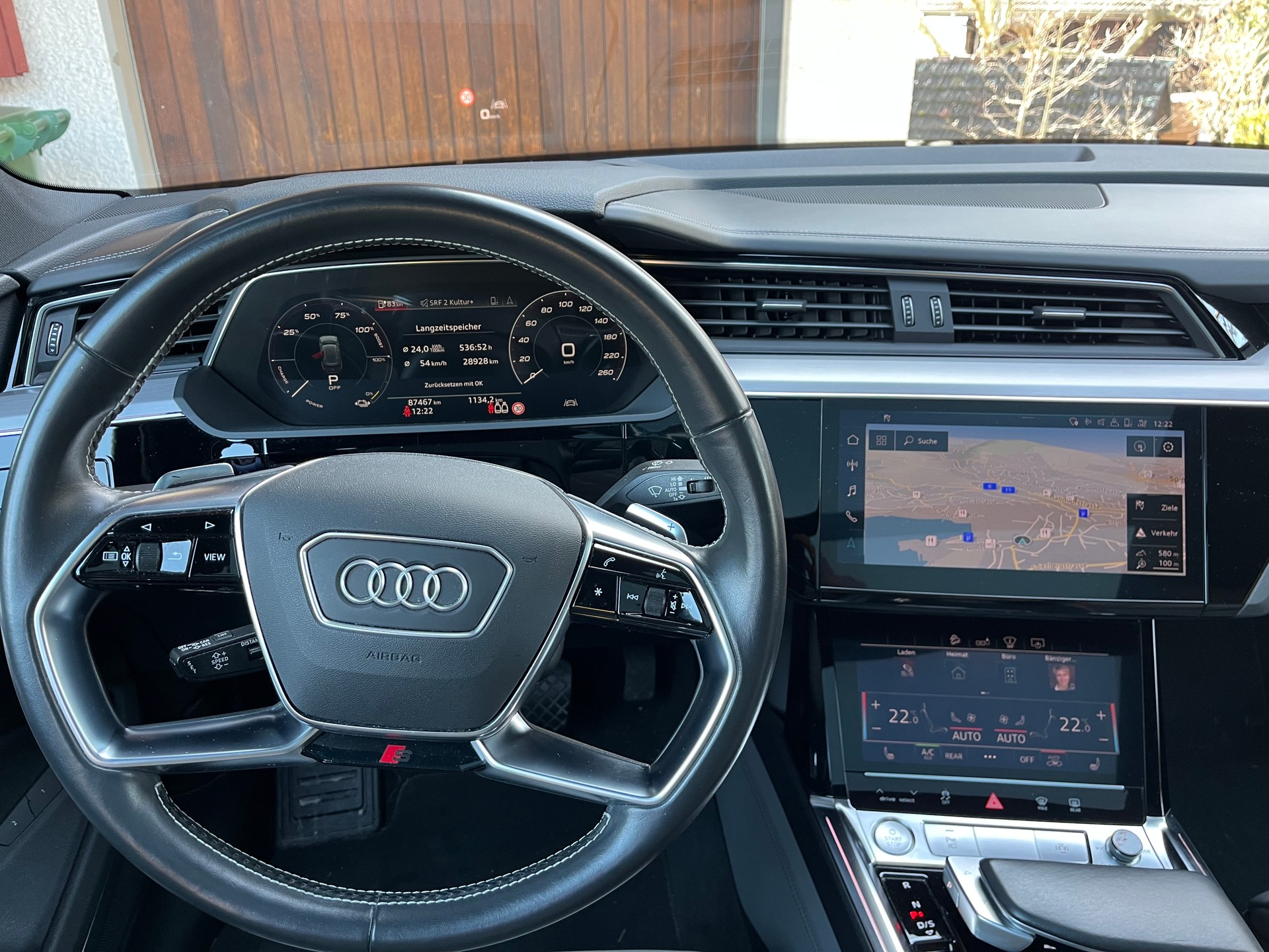 AUDI e-tron 55 S Line quattro-image-5