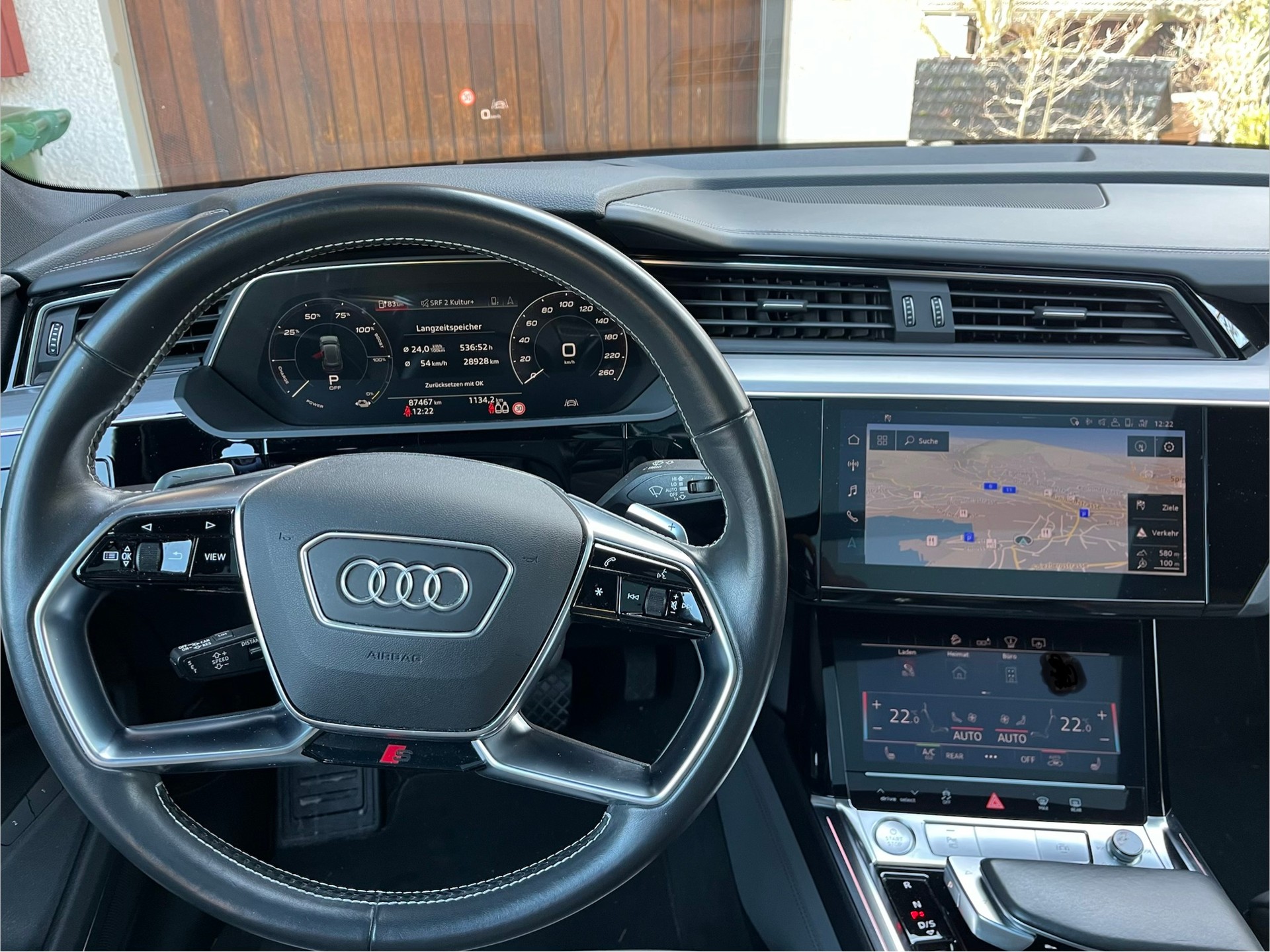 AUDI e-tron 55 S Line quattro-image-5