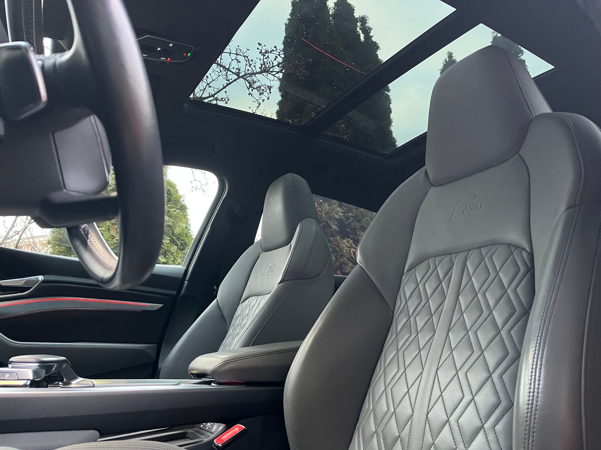 AUDI e-tron 55 S Line quattro-image-1