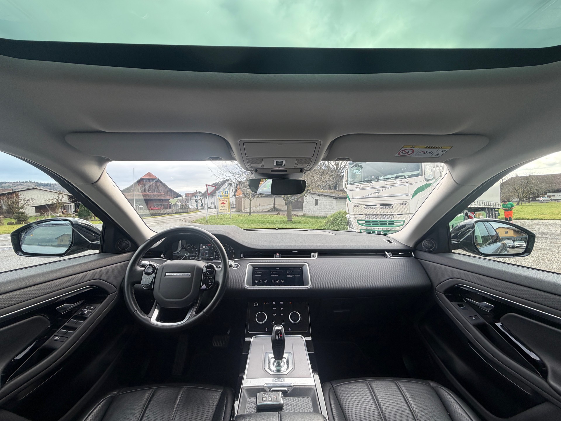 LAND ROVER Range Rover Evoque R-Dynamic P 200 AT9-image-6