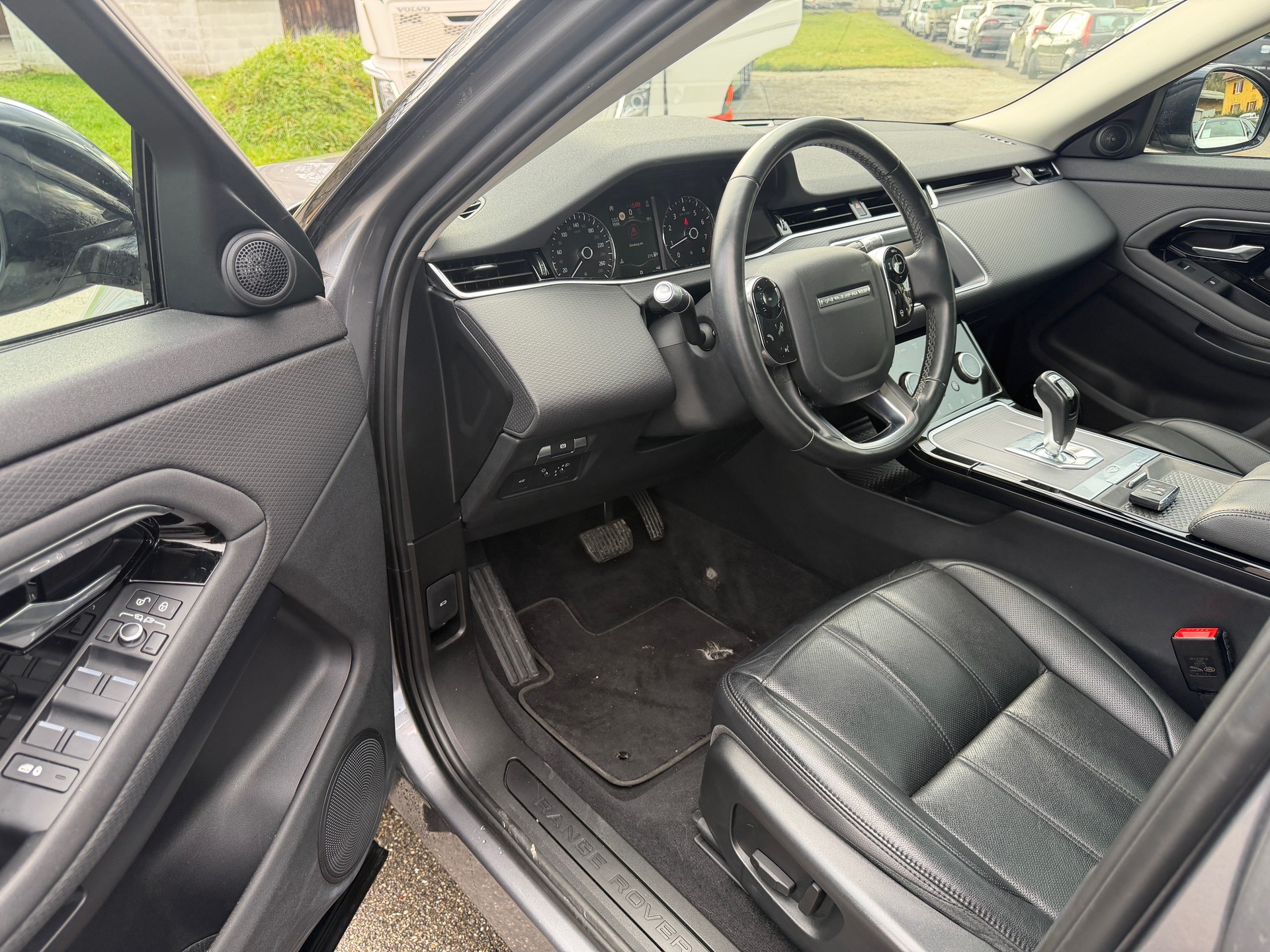 LAND ROVER Range Rover Evoque R-Dynamic P 200 AT9-image-7