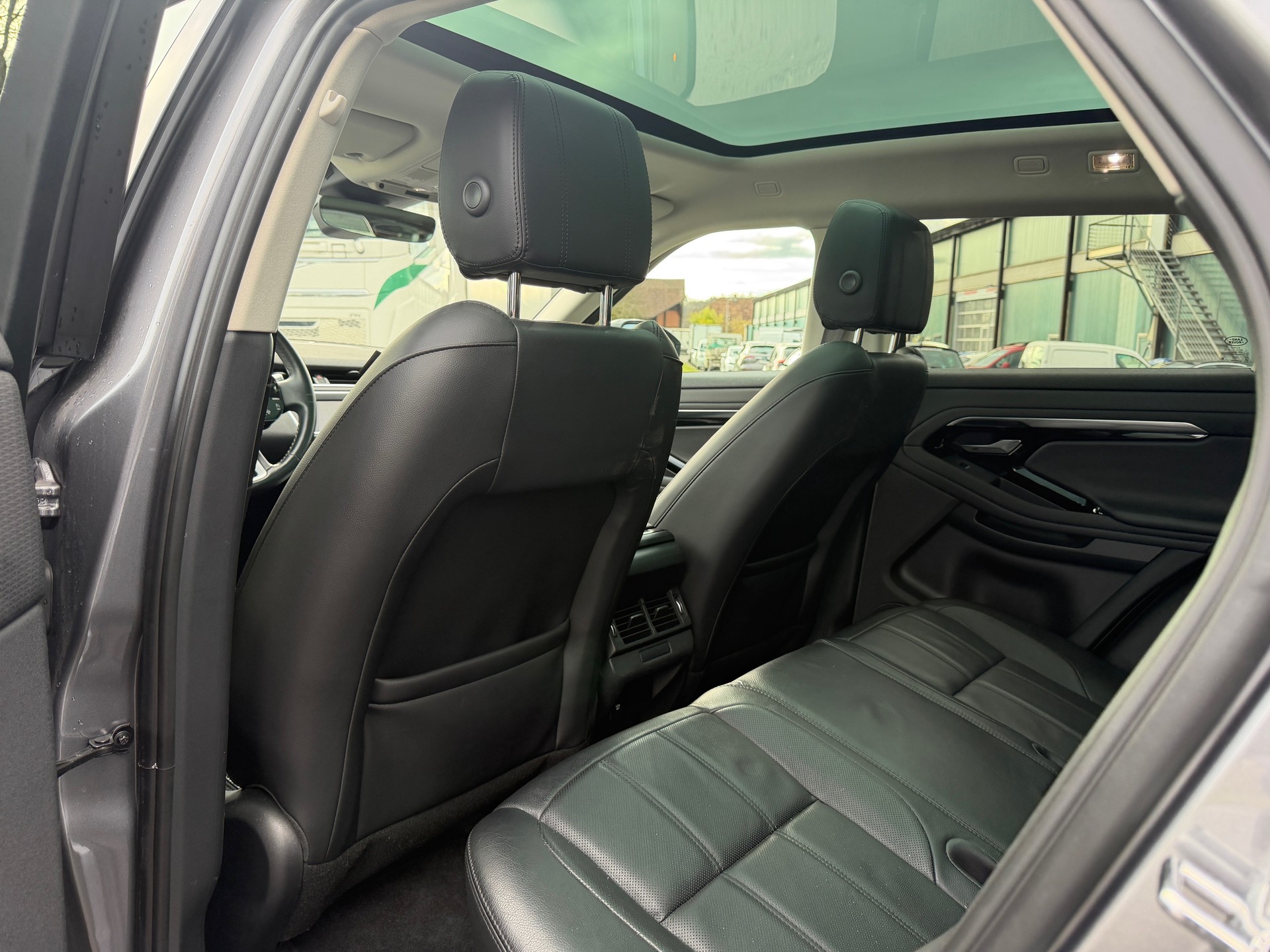 LAND ROVER Range Rover Evoque R-Dynamic P 200 AT9-image-10